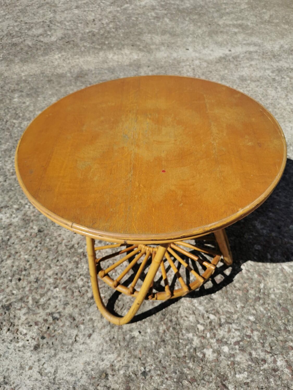 Ensemble fauteuils en rotin et table basse