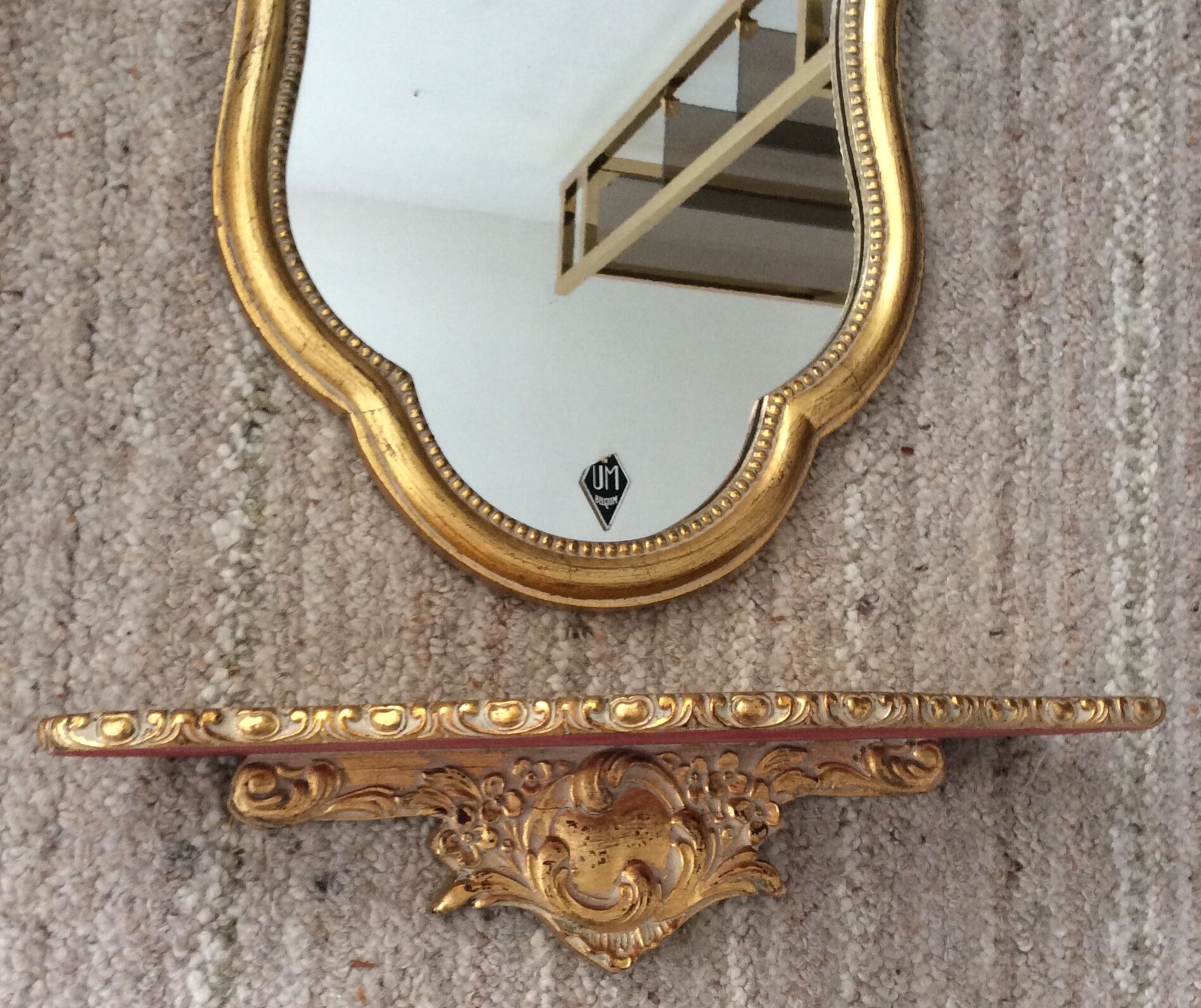 Gilded wooden mirror assembly and its wall console
