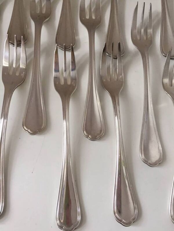 Ensemble de 14 fourchettes à gâteau christofle modèle spartour