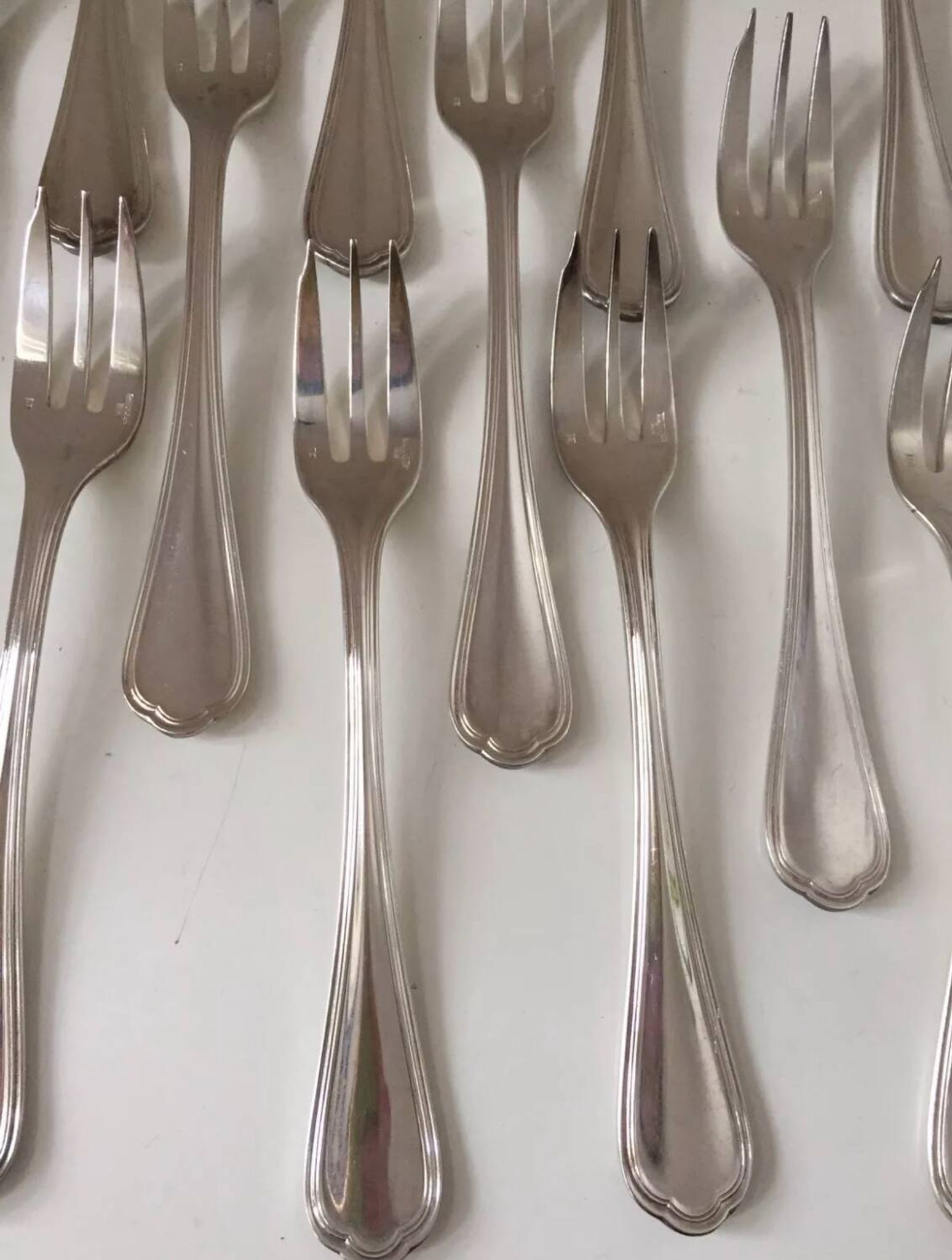 Ensemble de 14 fourchettes à gâteau christofle modèle spartour