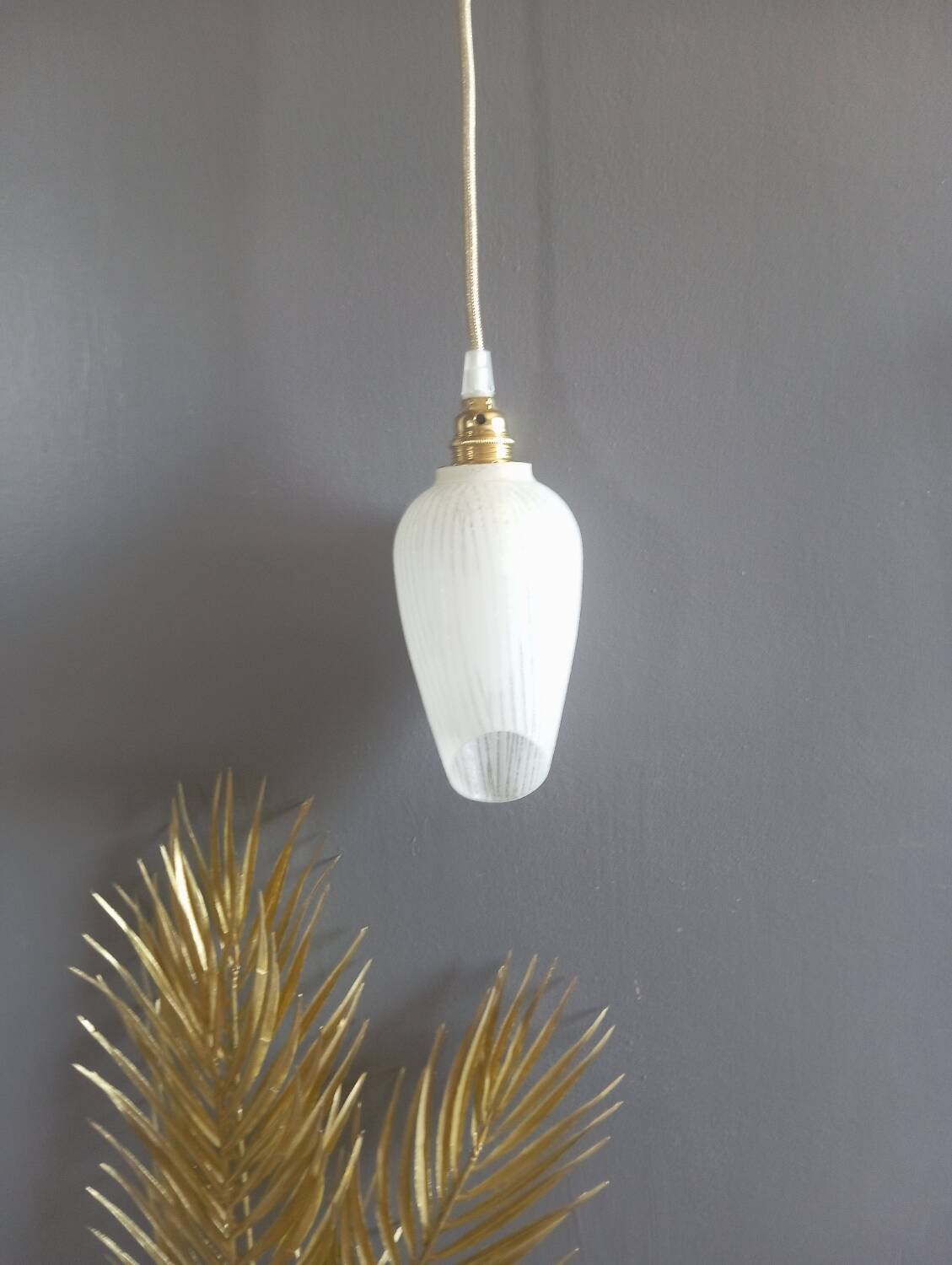 Portable hanging lamp 1970/80 white granite glass