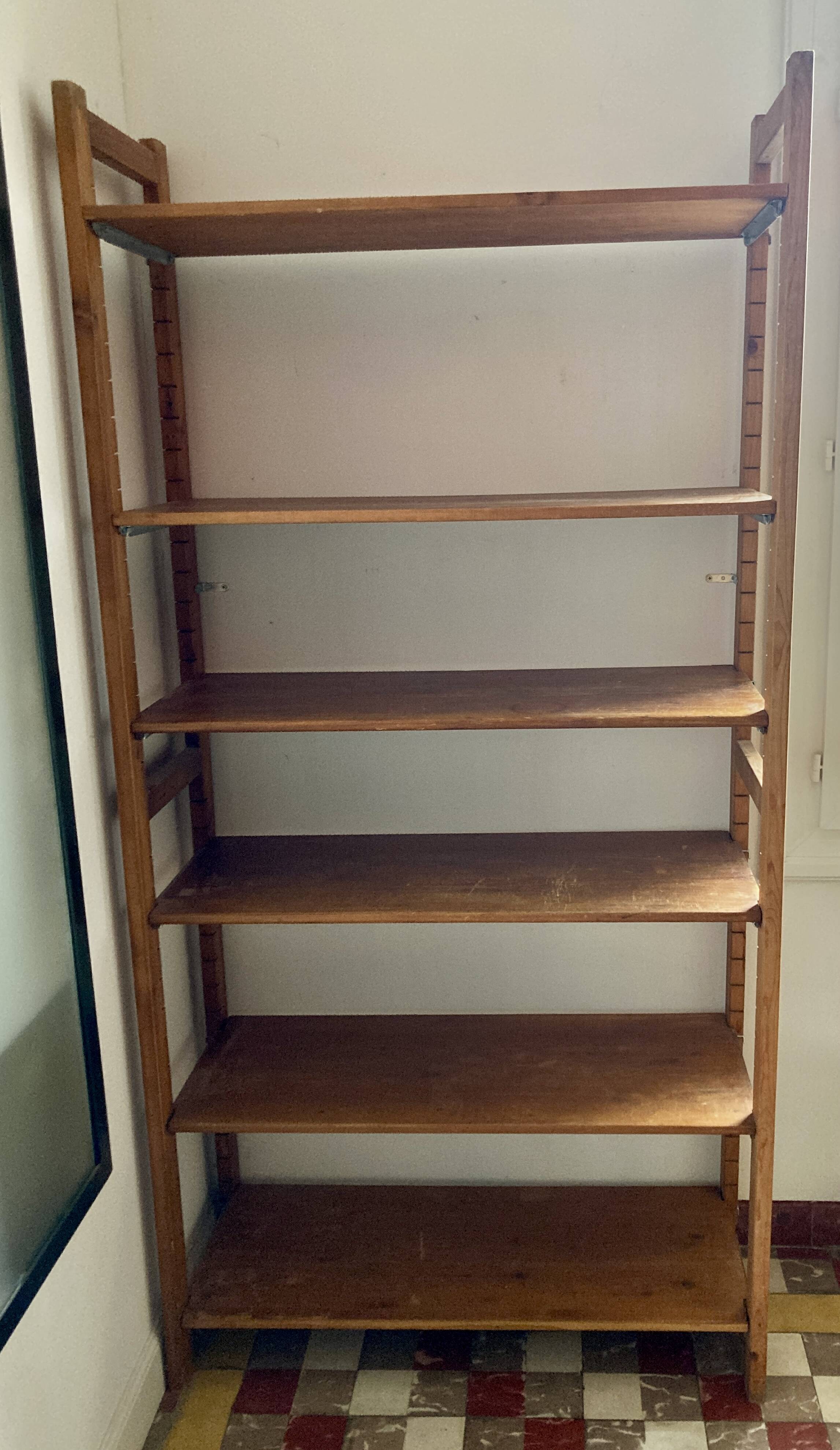 Etagères de magasin - bibliothèque - vintage
