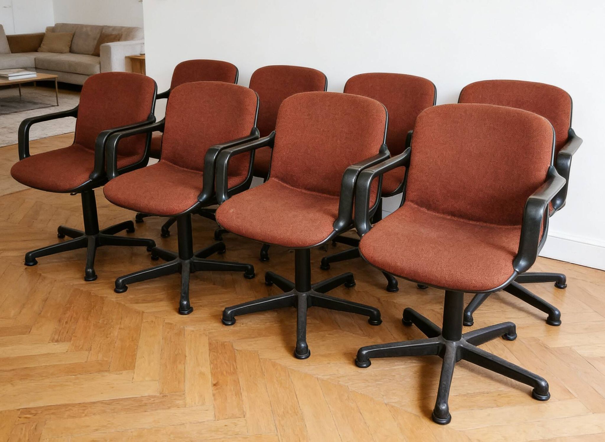 Set of 8 Comforto office chairs.