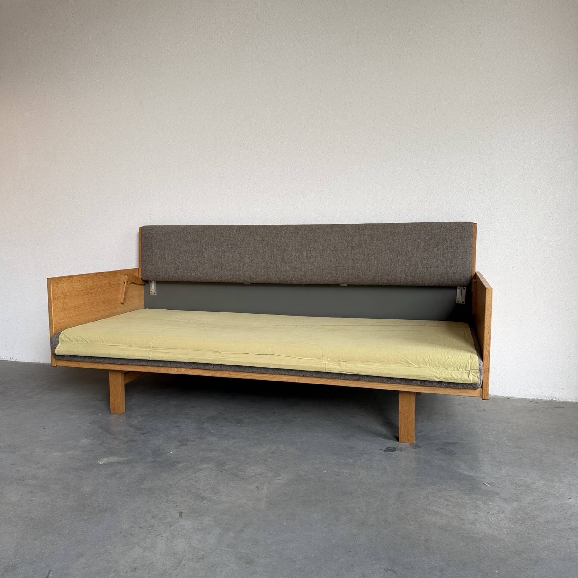 Vintage Daybed Hans Wegner oak