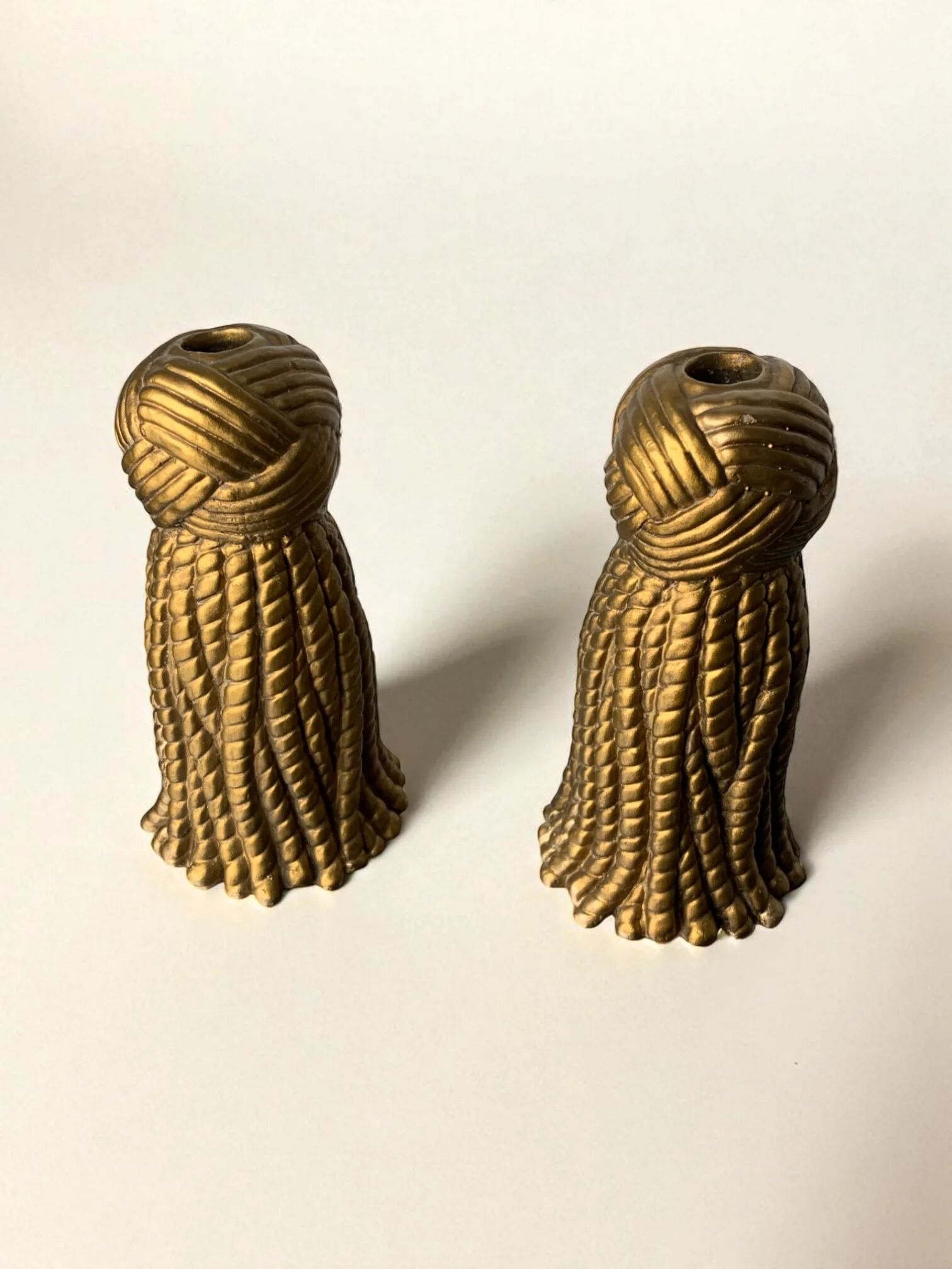 Paire de bougeoirs en plâtre en forme de nœud doré, Espagne, 1980