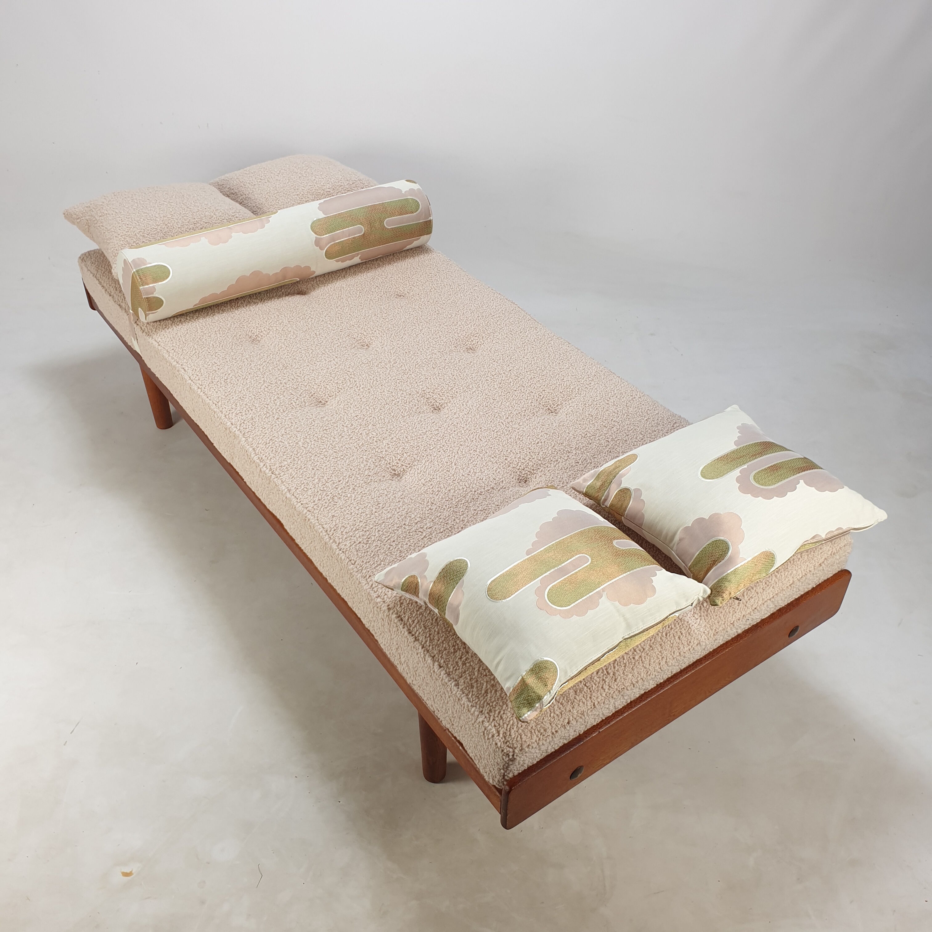 Mid-century teak daybed, 1960s