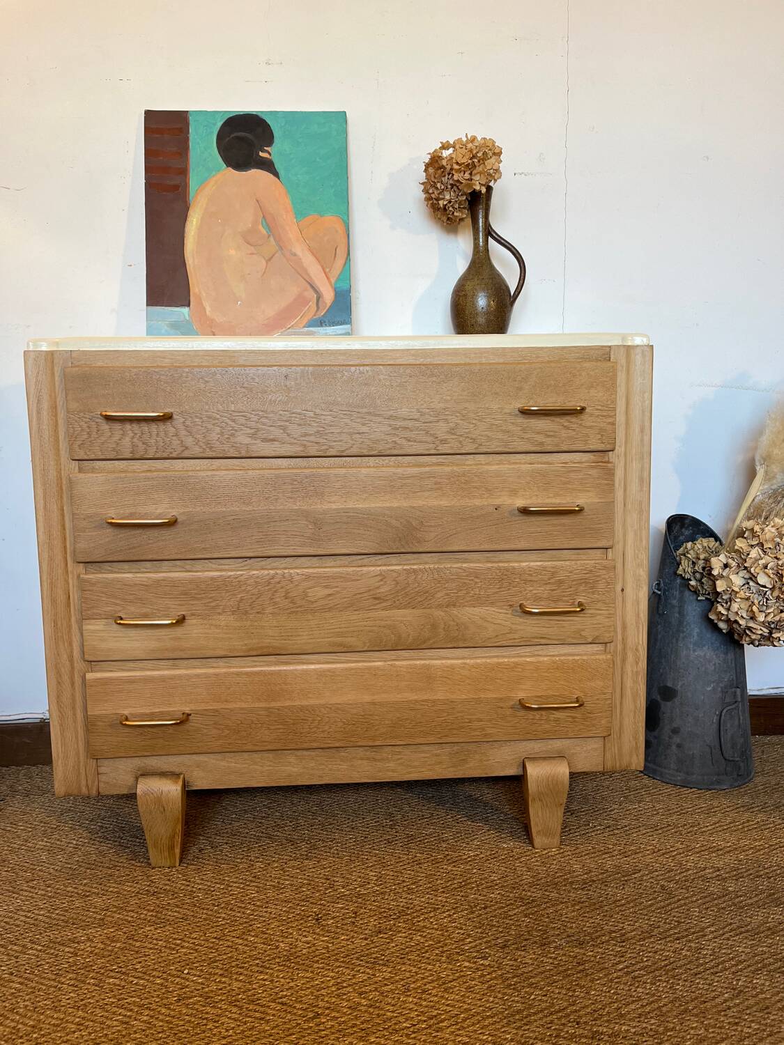 Vintage chest of drawers in wood and golden brass handles