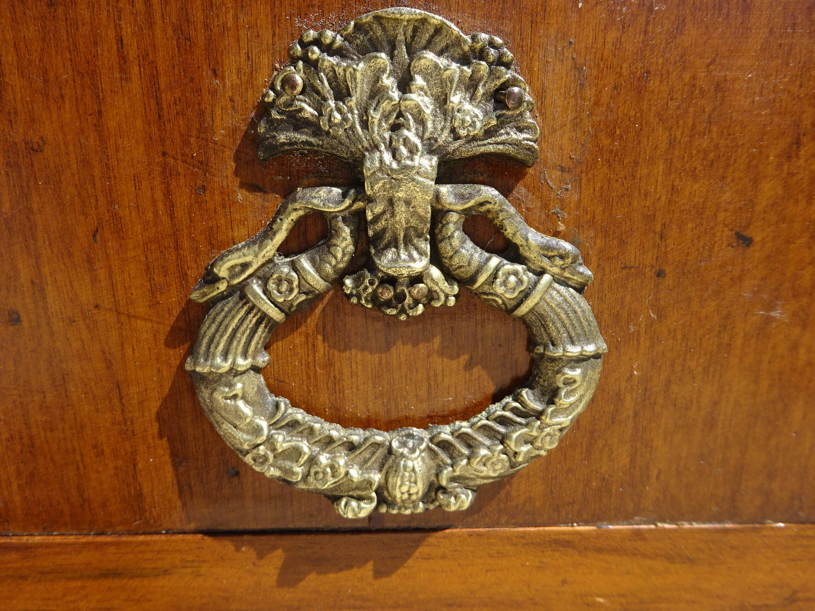 Commode 4 tiroirs, jolies poignées dorées