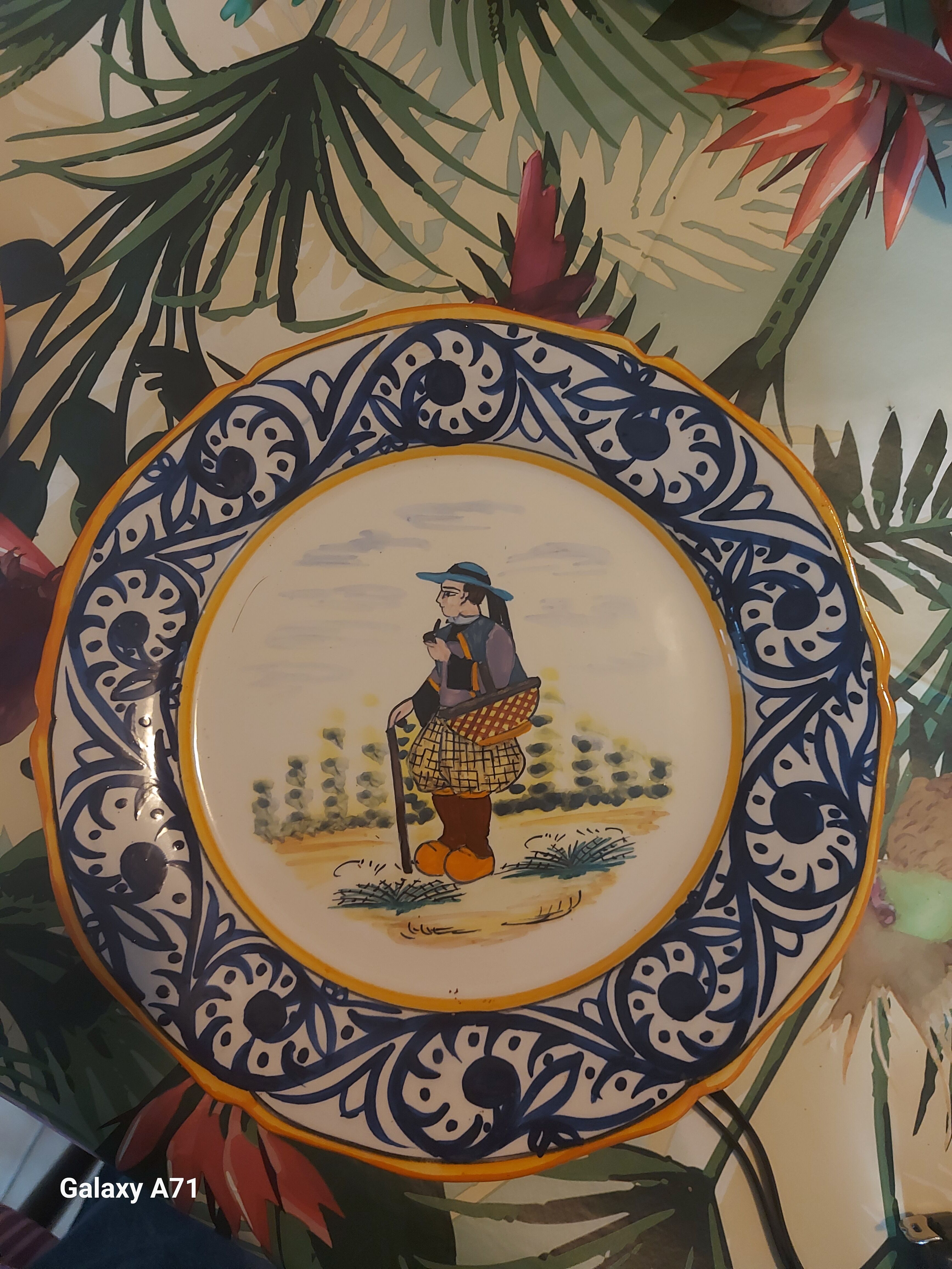 2 decorative Breton plates signed HB Quimper