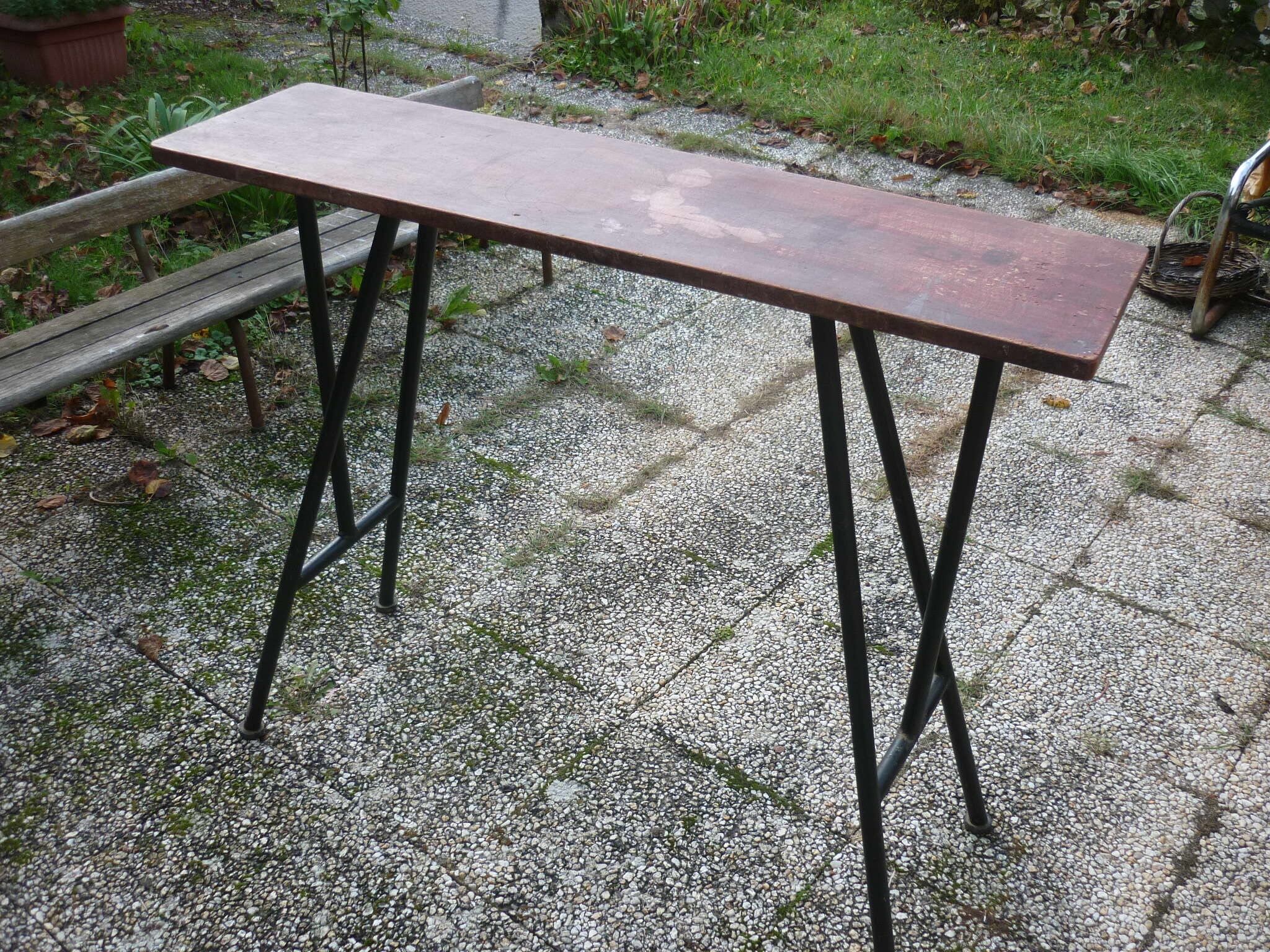 Table haute d’atelier selette plateau en bois et tubes en métal