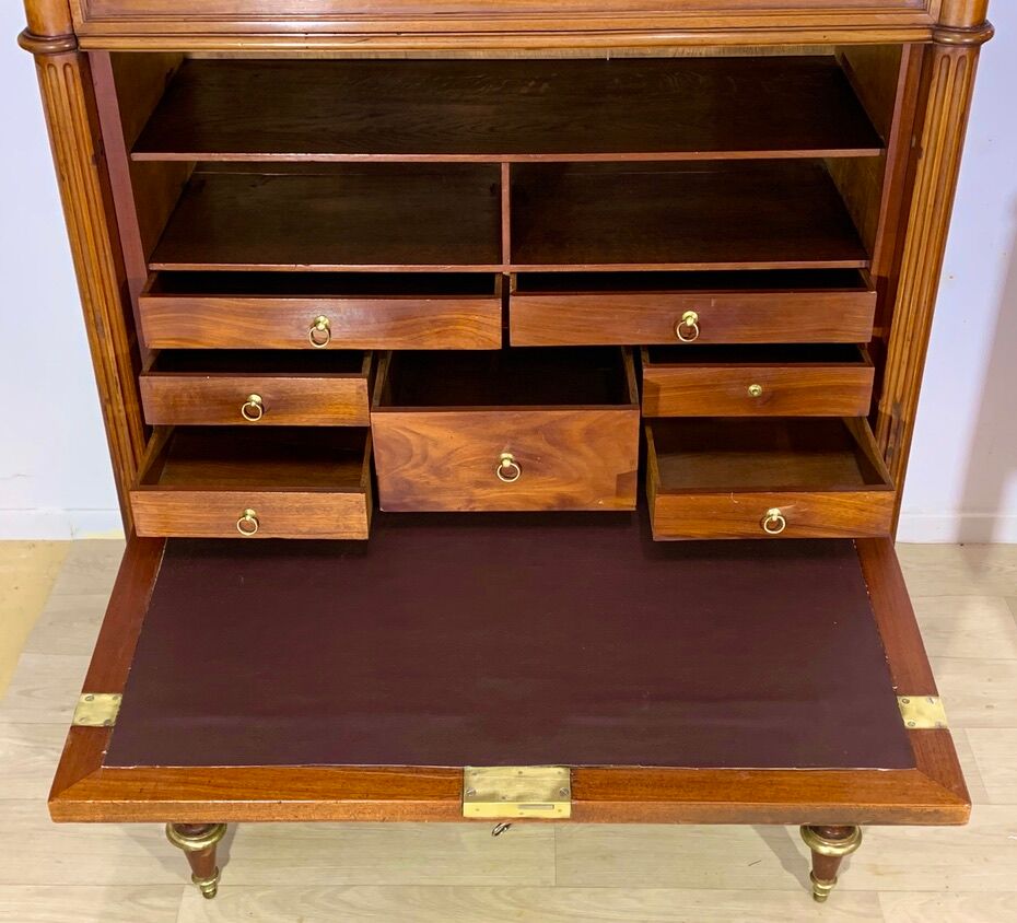 Secretary Louis XVI 1780 in Mahogany, white marble.