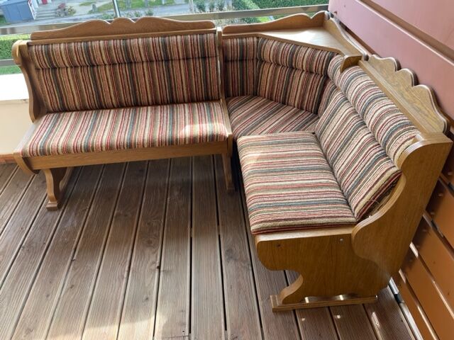 Corner bench for chalet