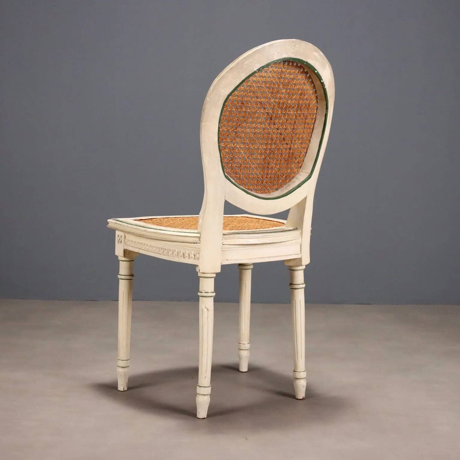 Paire de chaises anciennes en bois laqué et cannage, Italie, XXe siècle