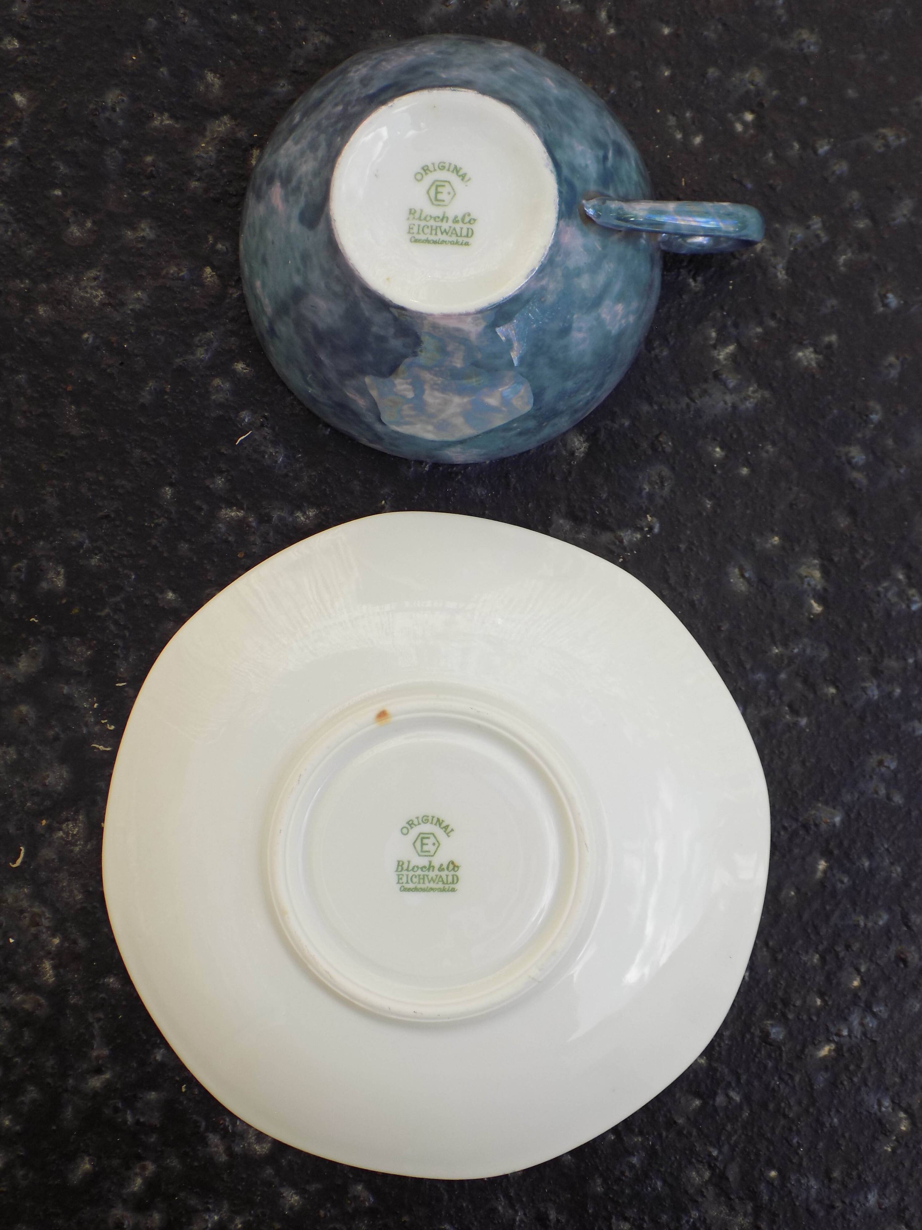 Tasse et soucoupe bleues