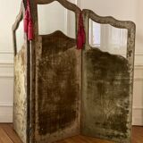 Paravent de style Louis XV recouvert d’un velours vert passé, circa 1900