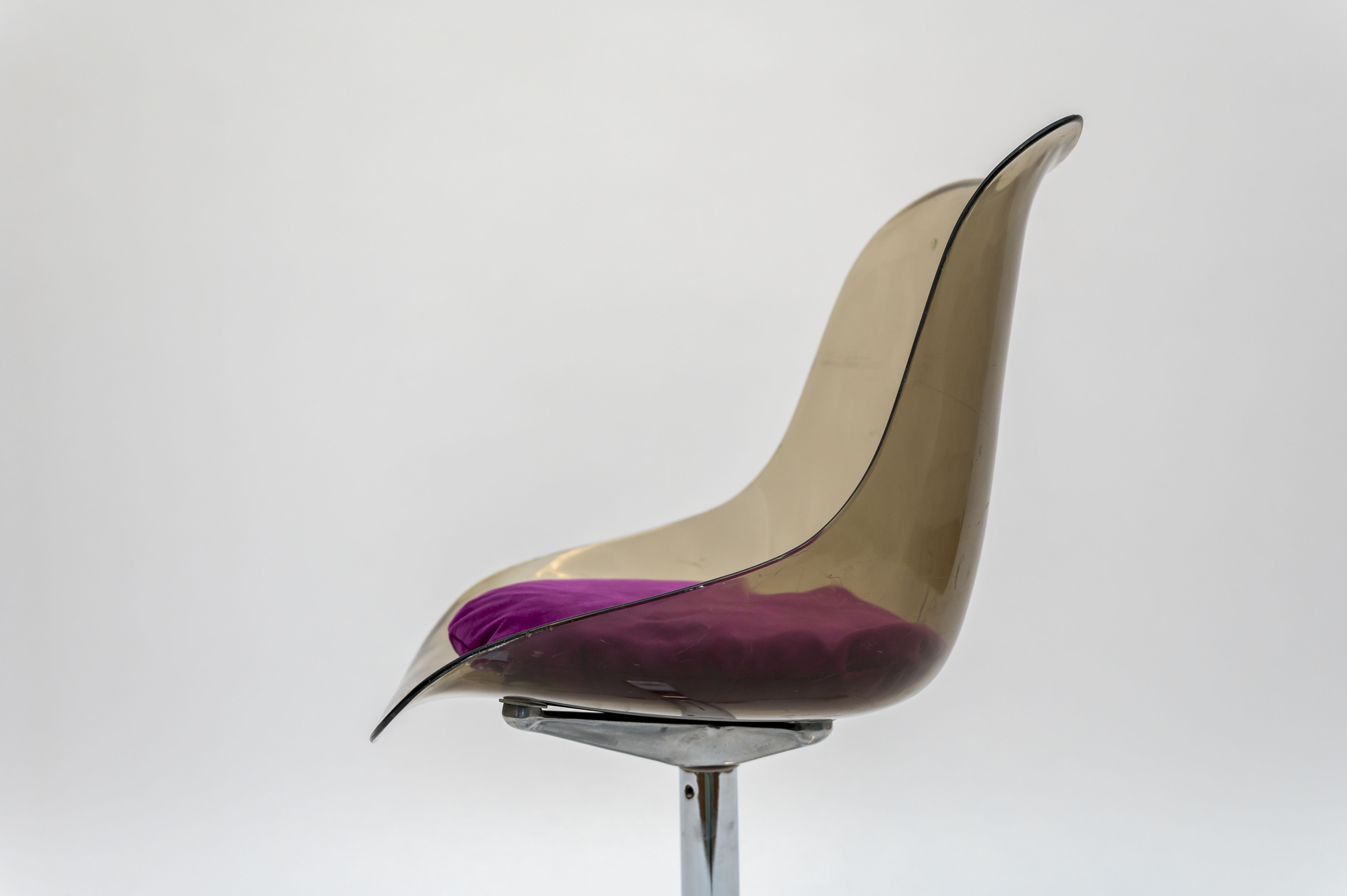 Couple of tulip chairs in plexiglas