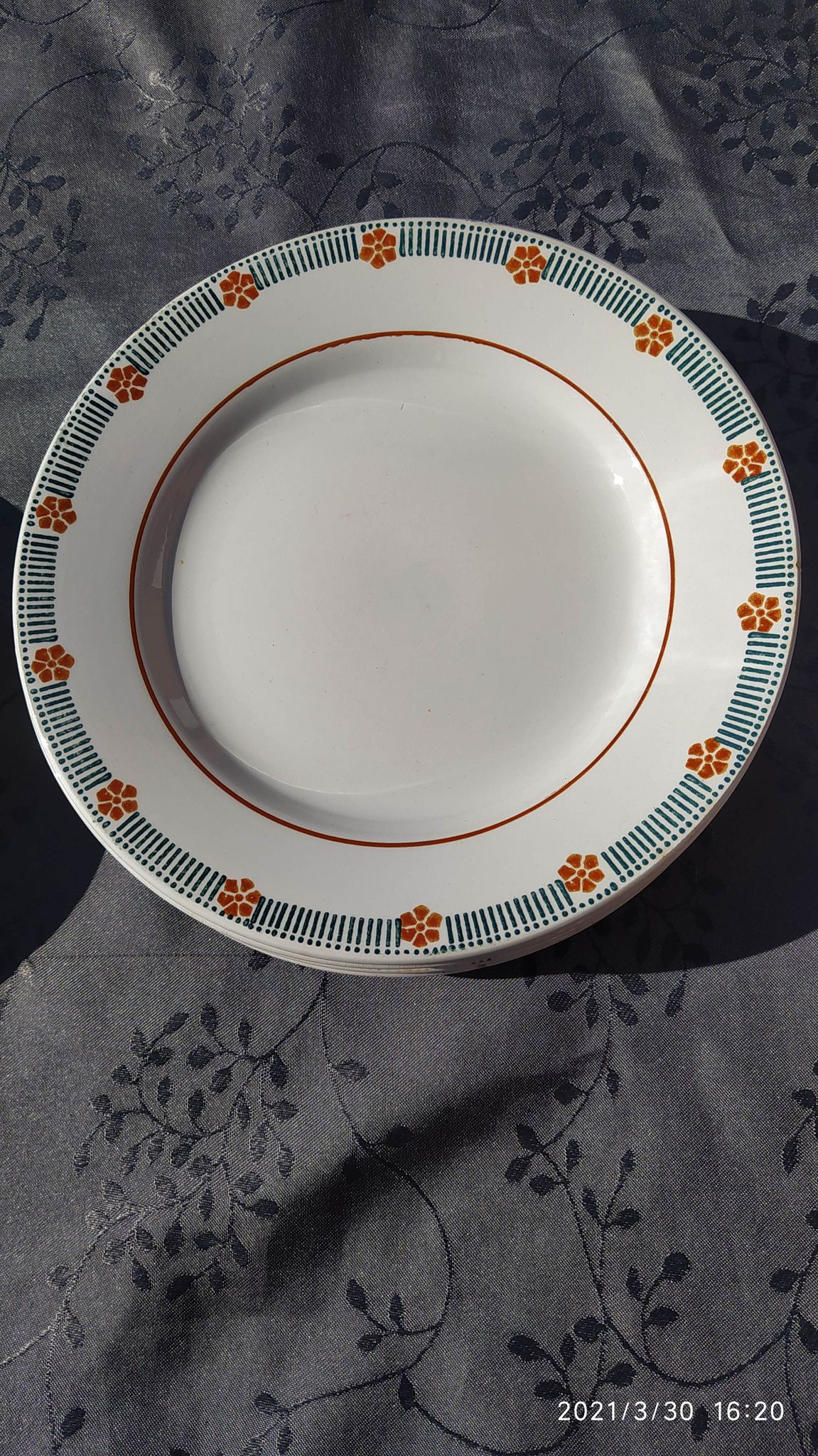 Series of 6 flat plates and 3 vintage dessert plates from St Amand