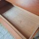 Commode vintage Mid-Century en chêne clair et tiroirs biseautés (1960)