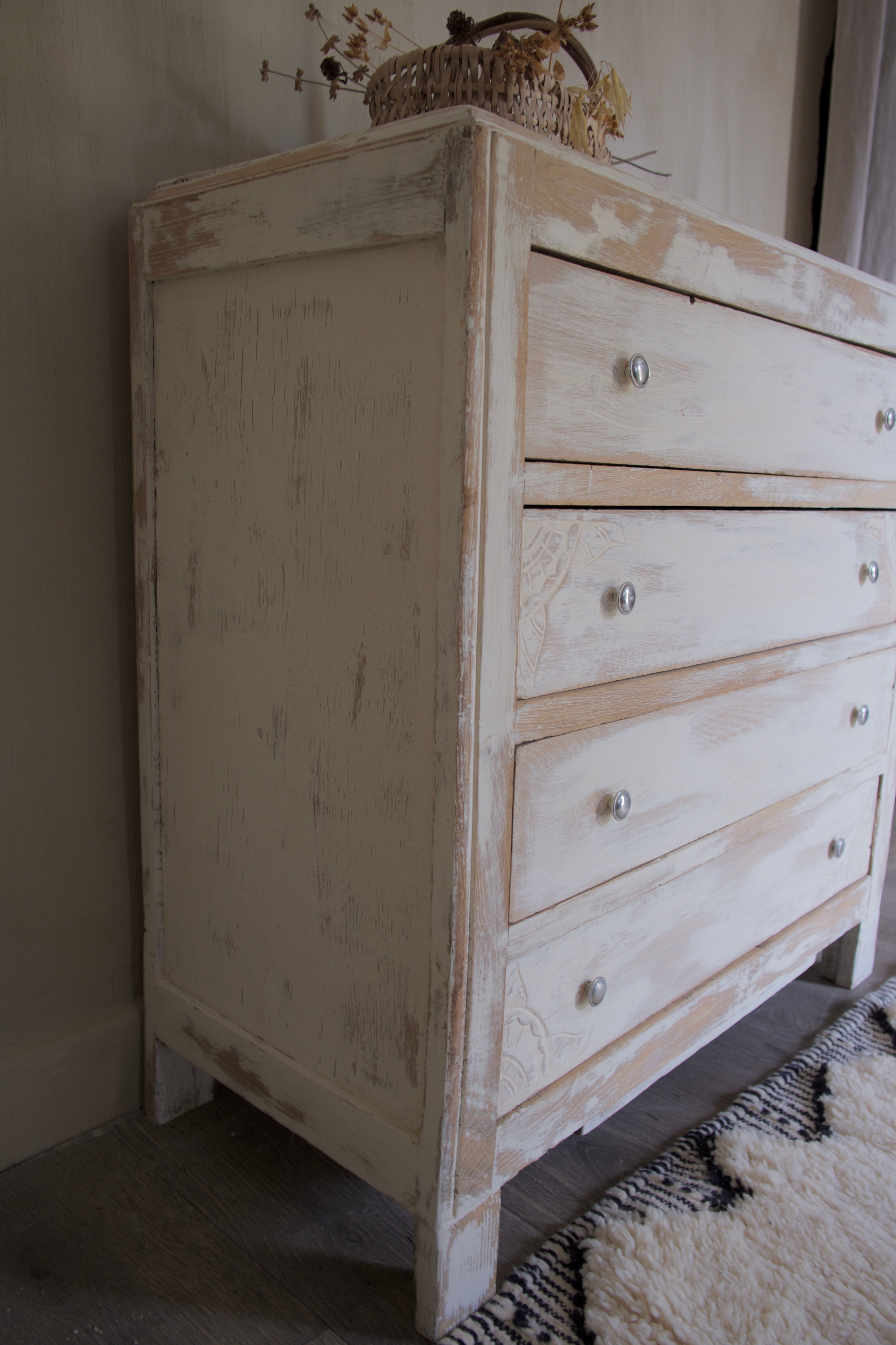 Chest of drawers white patina