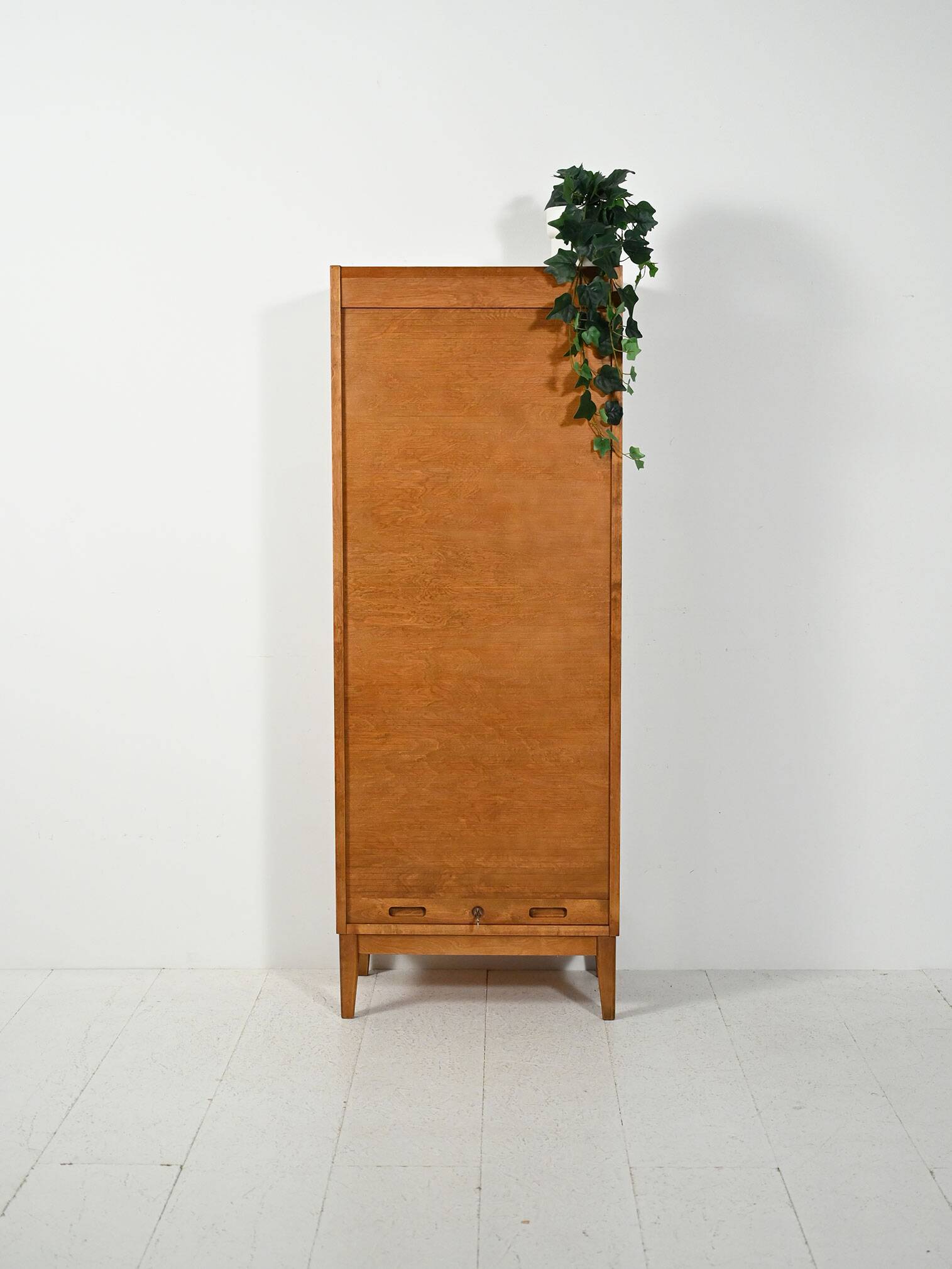 Cabinet de classement en chêne scandinave avec porte tambour verticale, S.K.N., 1963