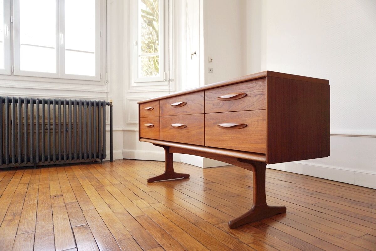 Teak sideboard of the Austinsuite house