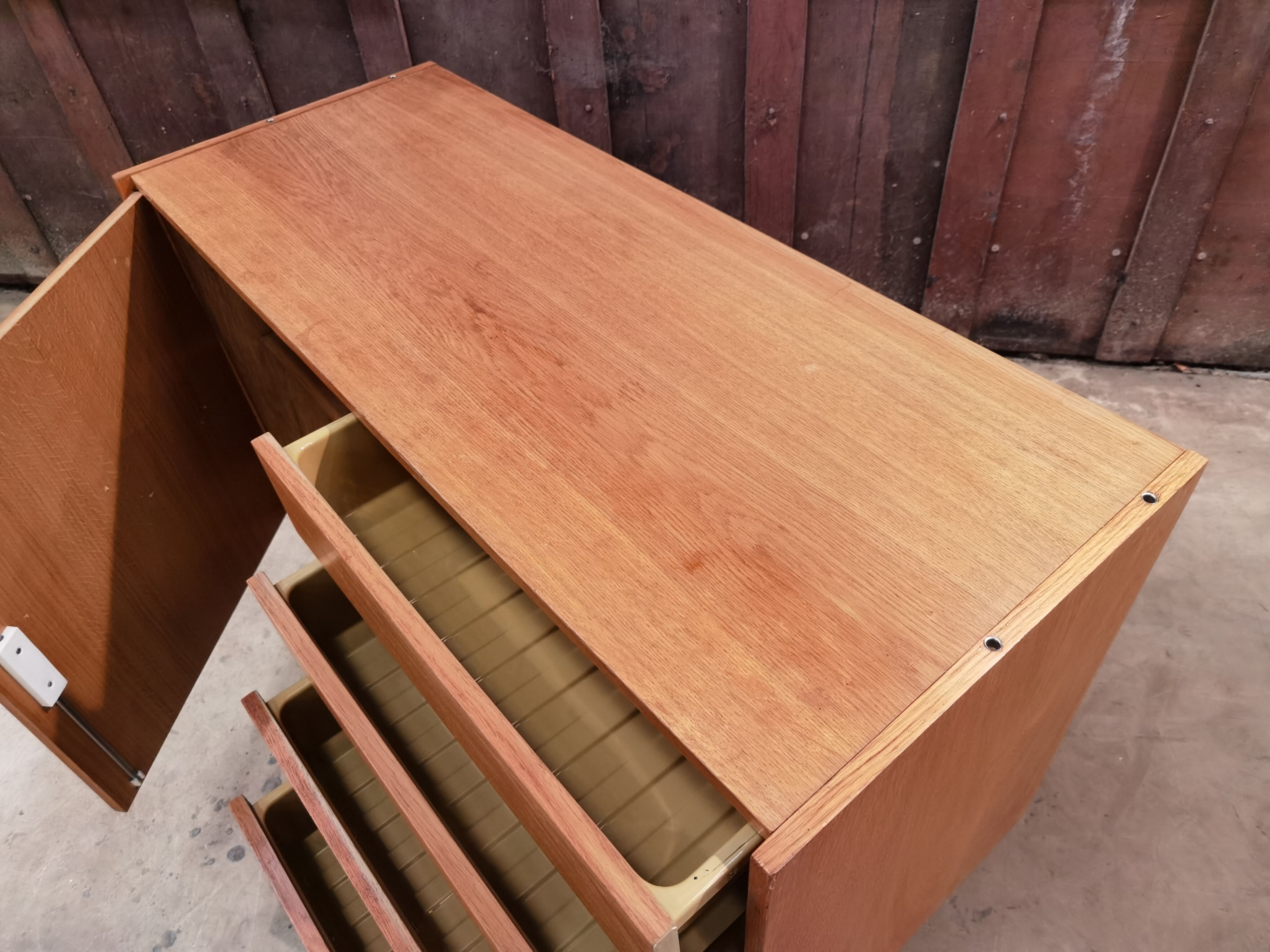 Buffet, U 458 by Jiri Jiroutek