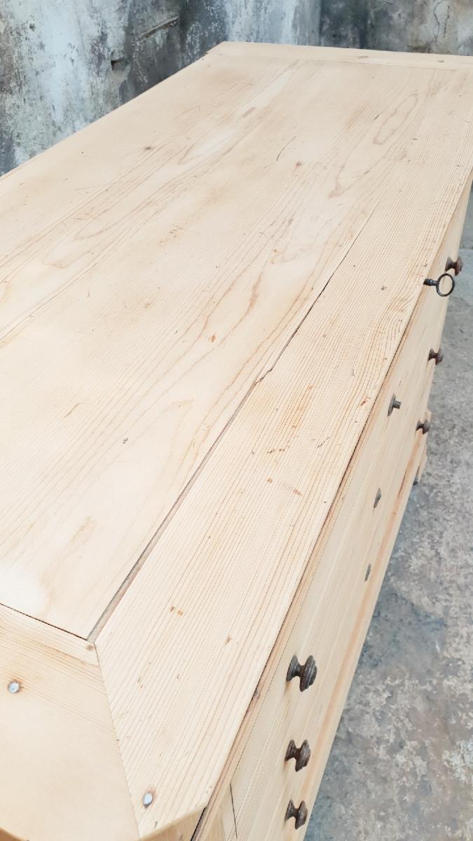 Antique pine chest of drawers