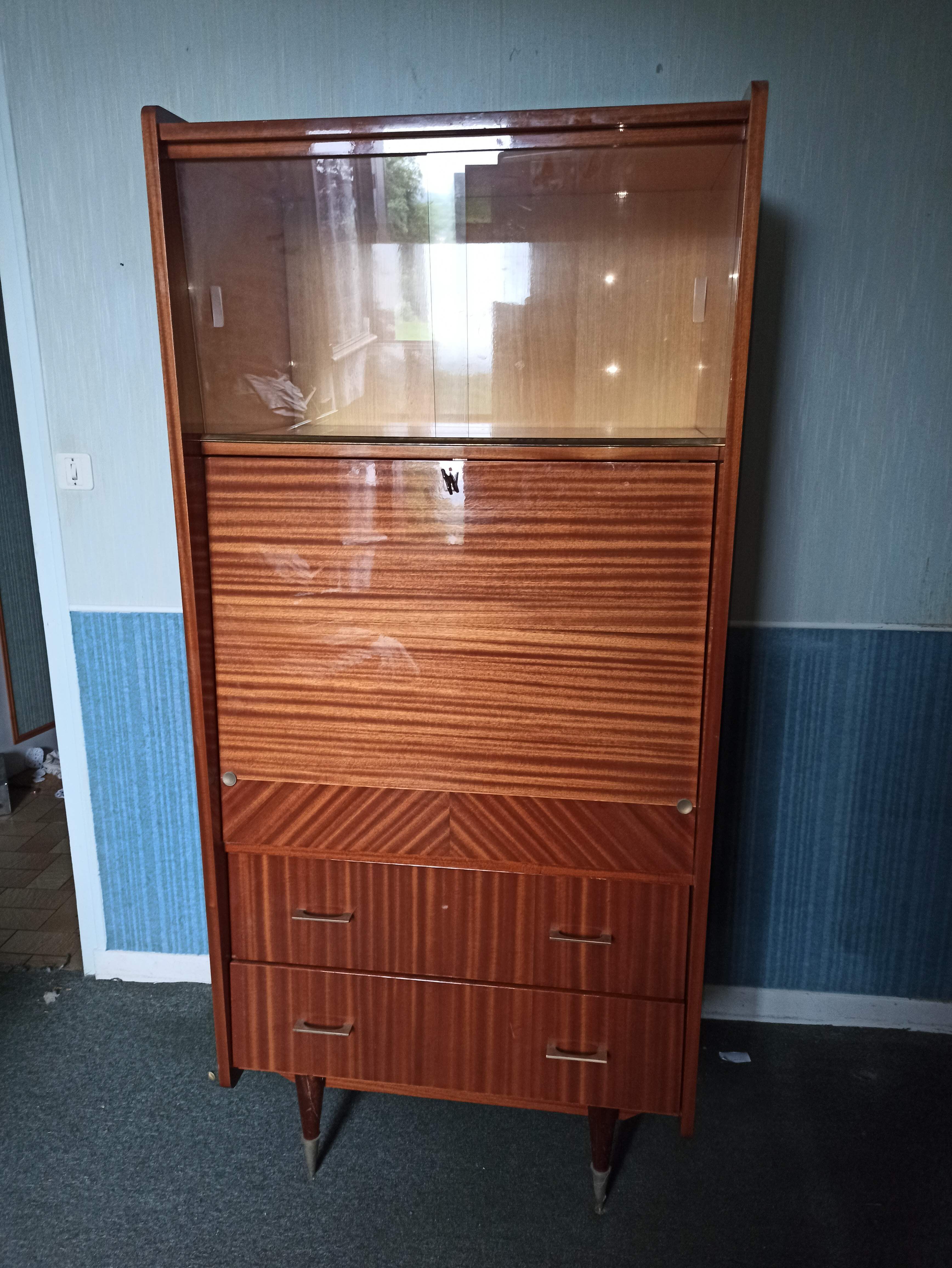 Secretary Convenient Office year 60