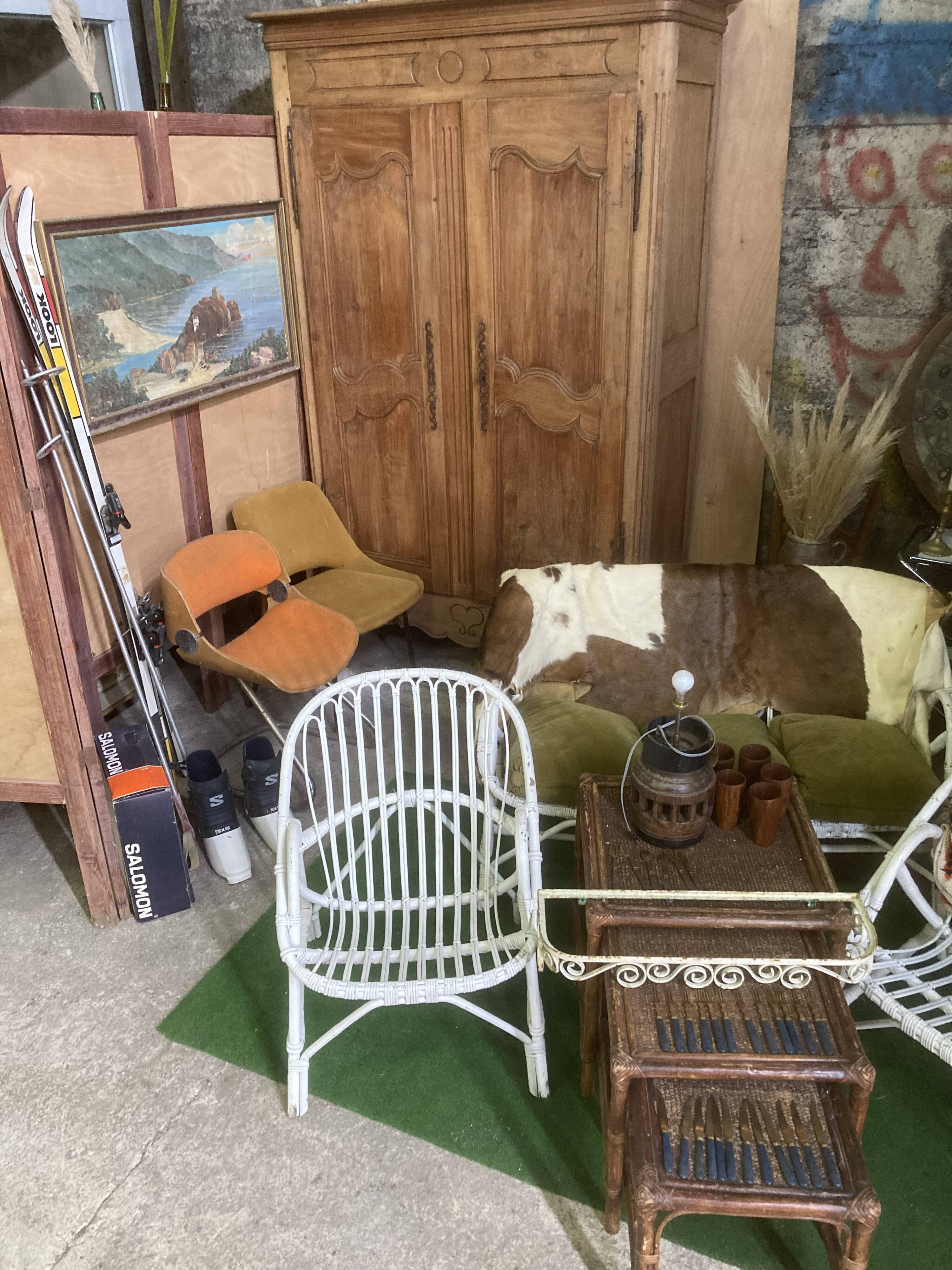 Wardrobe dressing of married 19 th raw aspect.