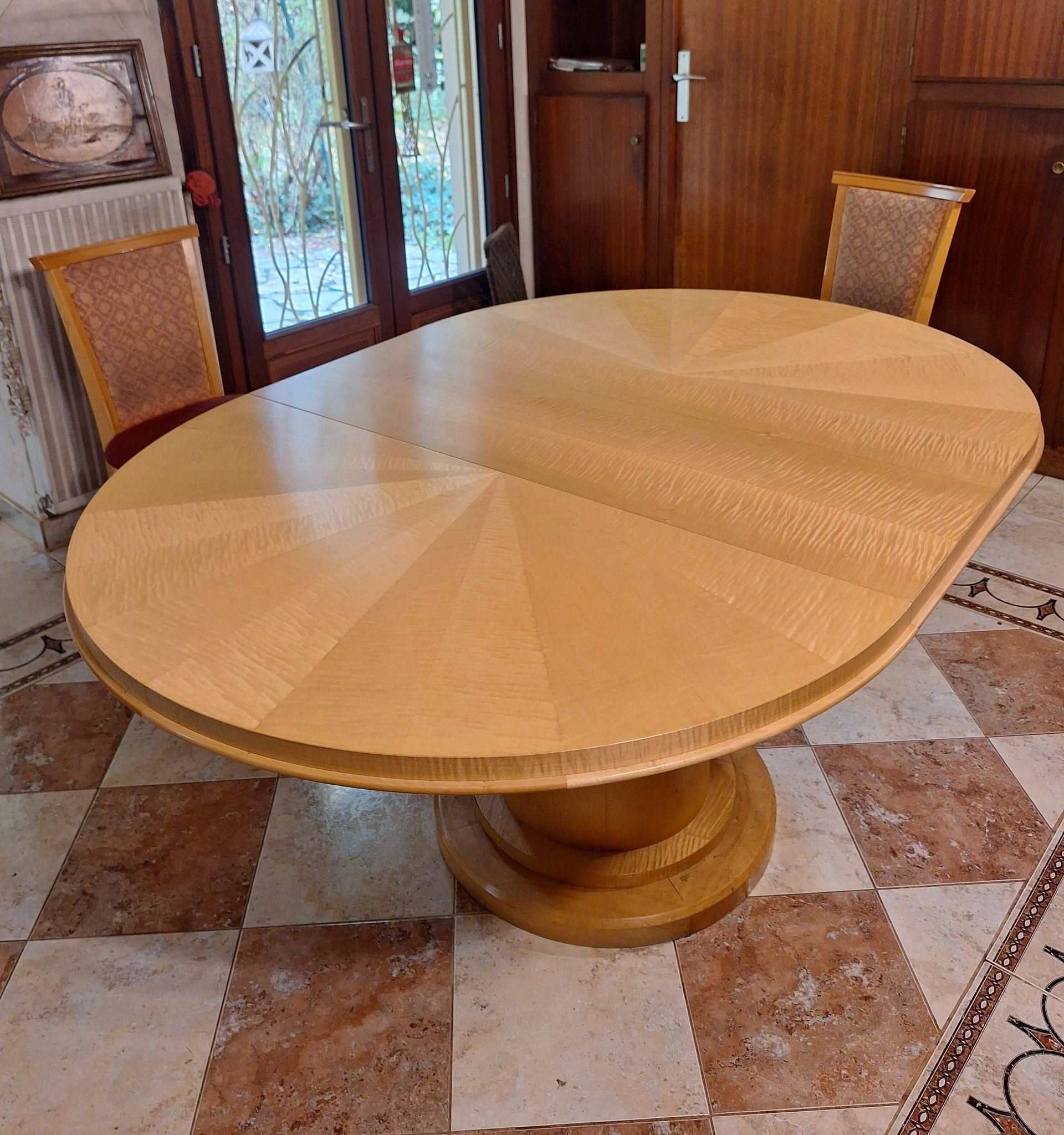 Round table in lemon wood with timeless design