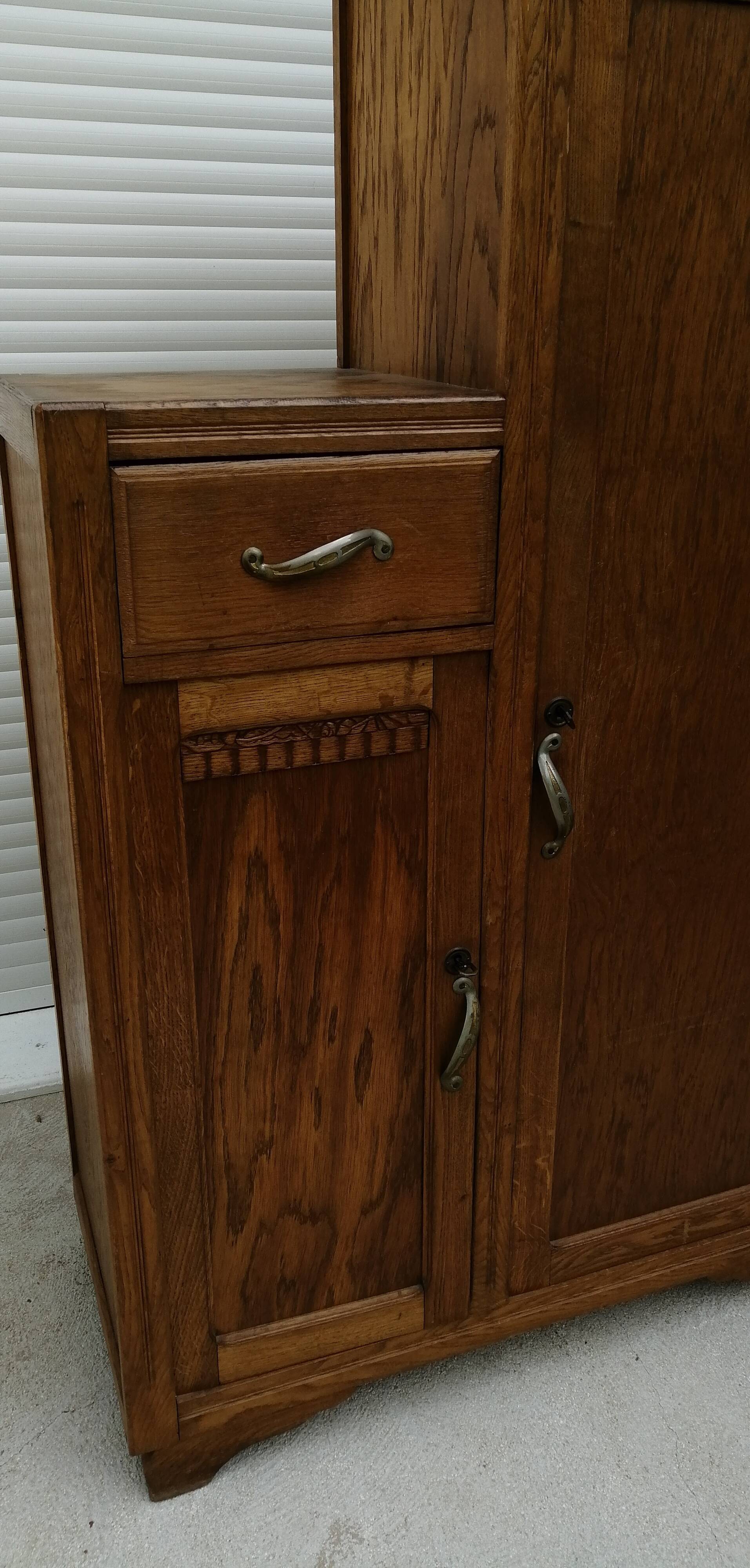 Asymmetrical cabinet