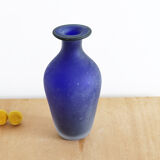 Vase en pâte de verre bleu foncé