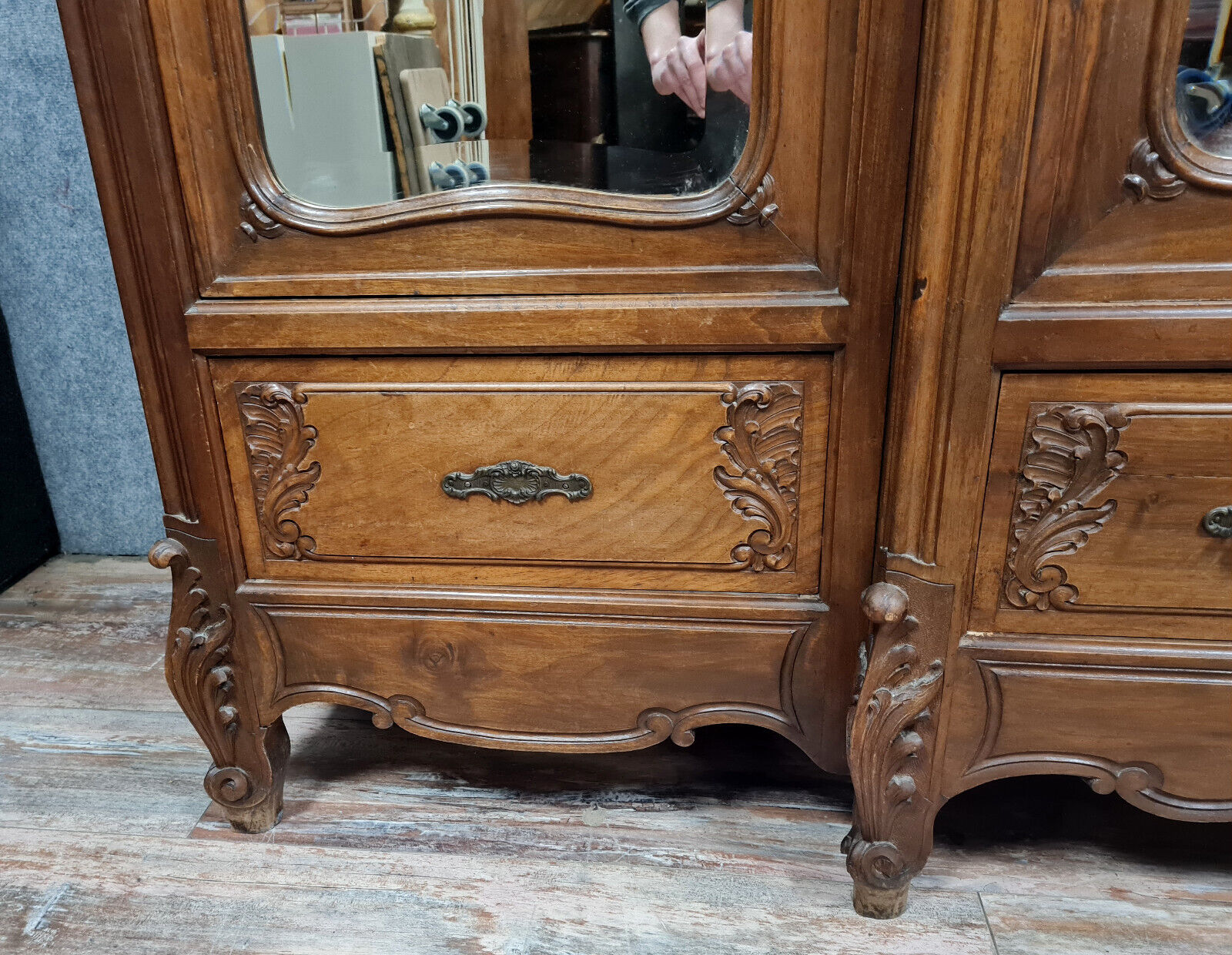 Louis XV Rocaille walnut cabinet stamped Gianinetto circa 1880