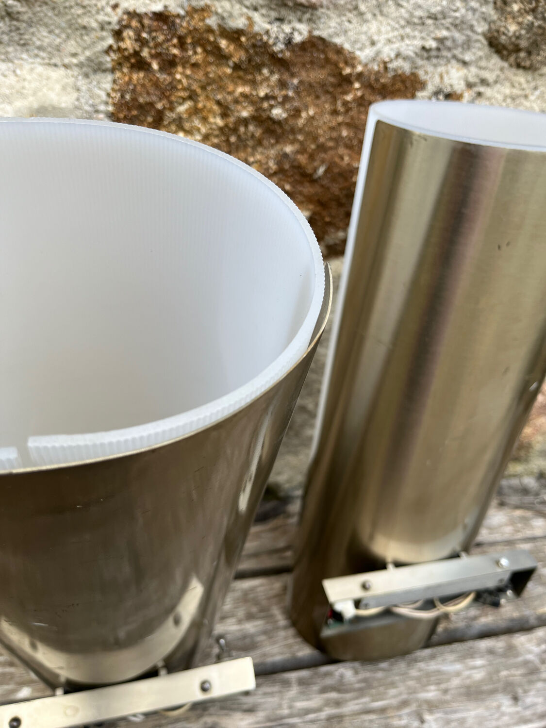 Set of two wall lights