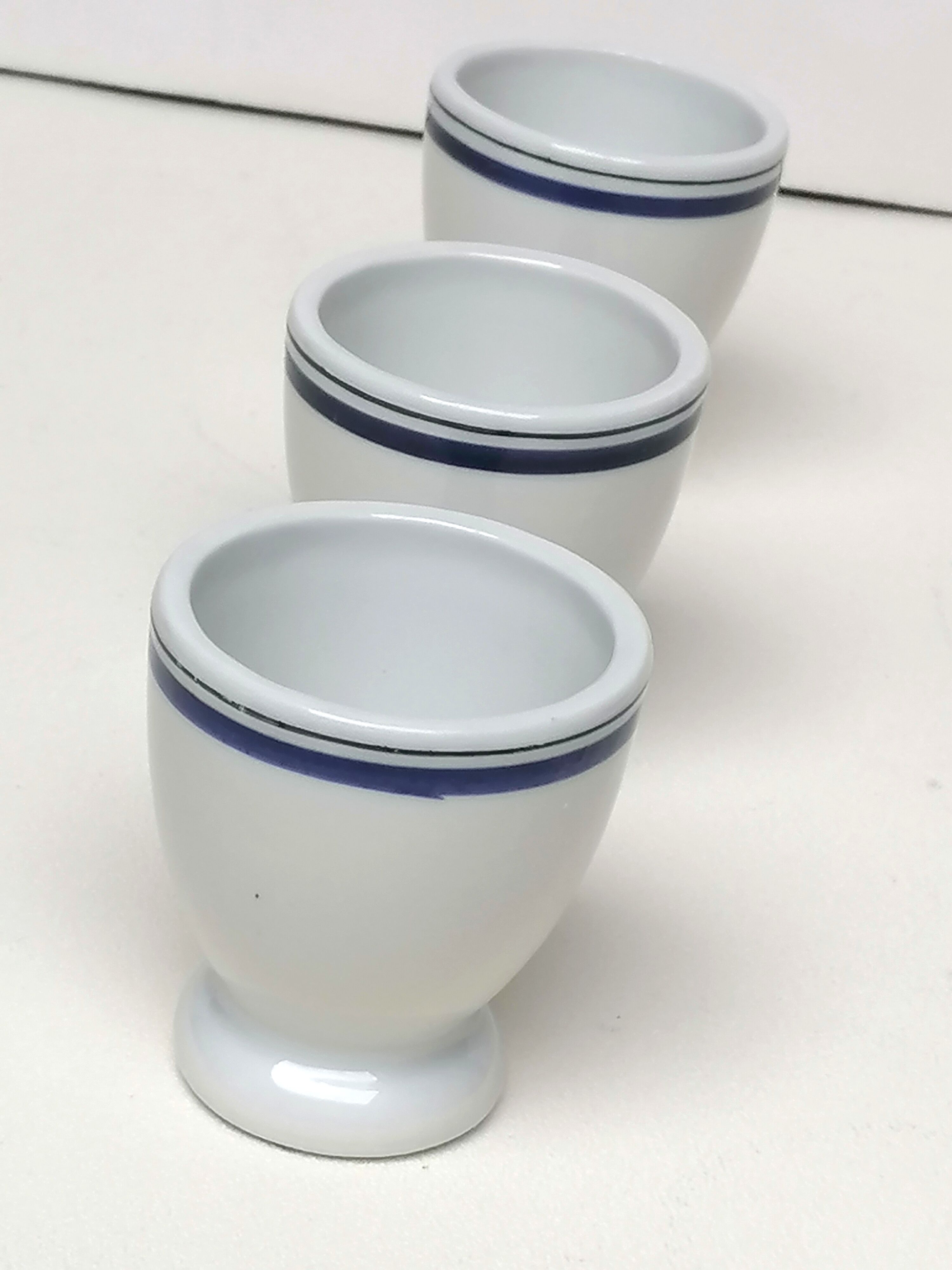 Lot de 3 coquetiers porcelaine d'Auteuil