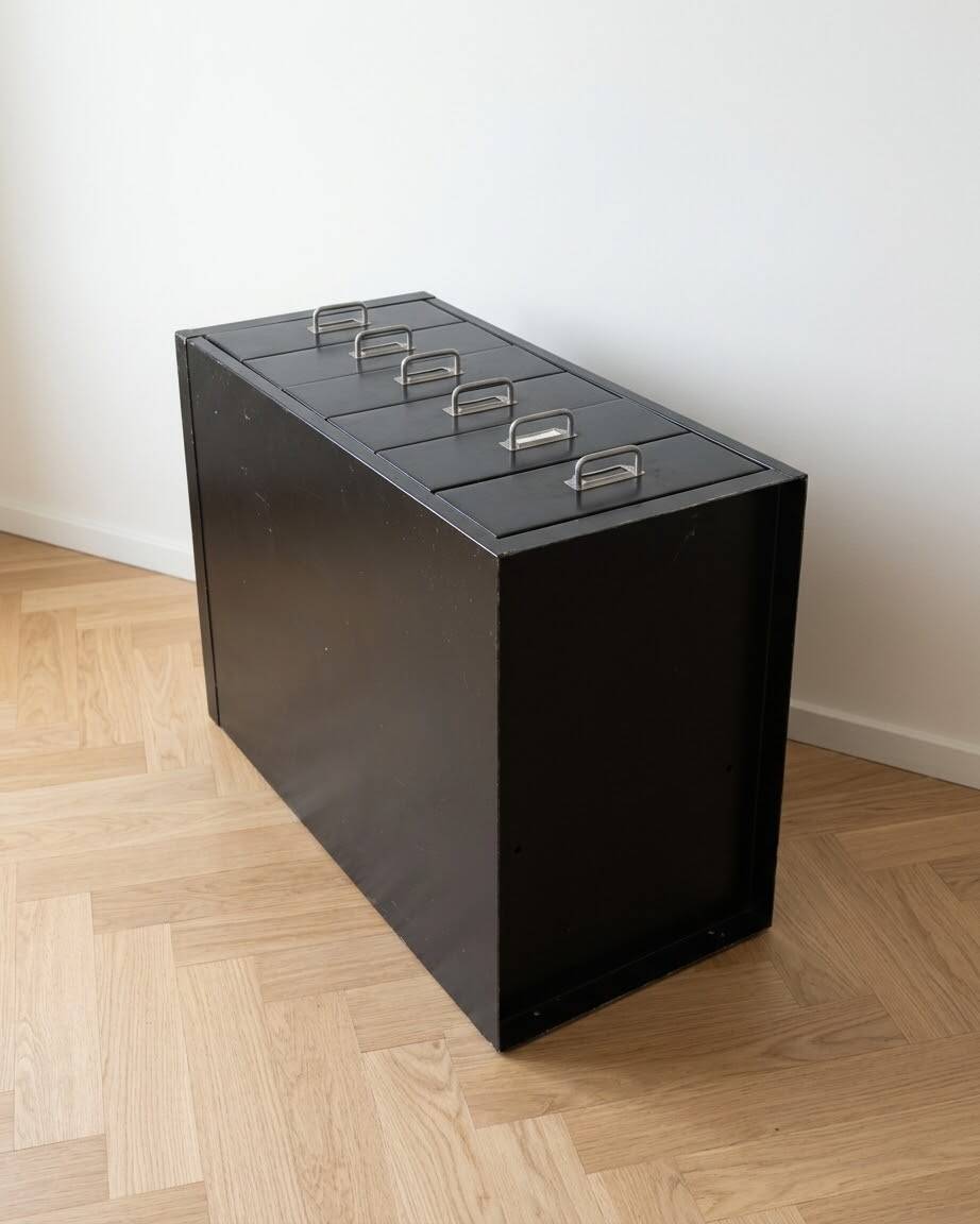 Ensemble meuble de rangement industriel : tiroirs en bois argenté