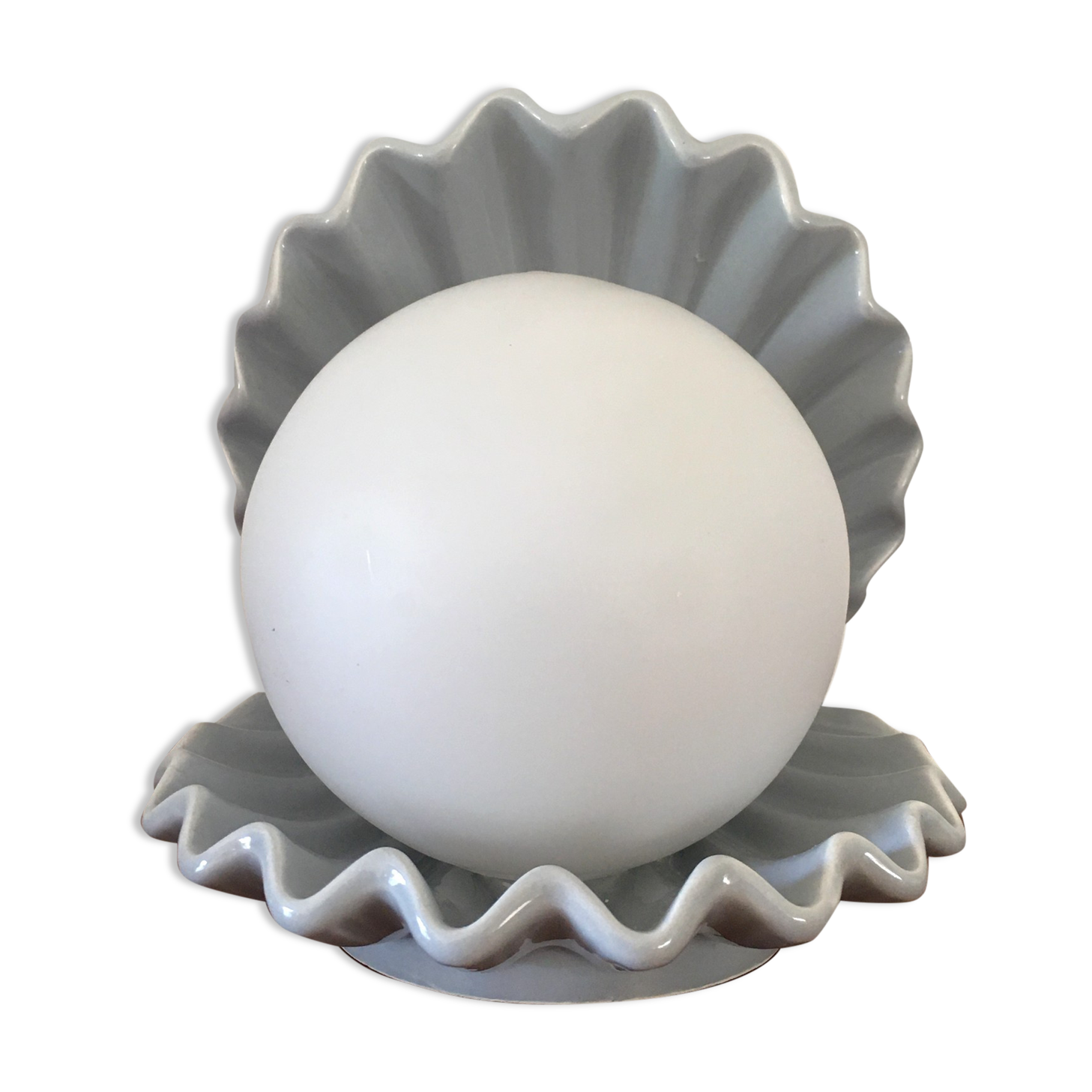 Vintage ceramic shell lamp