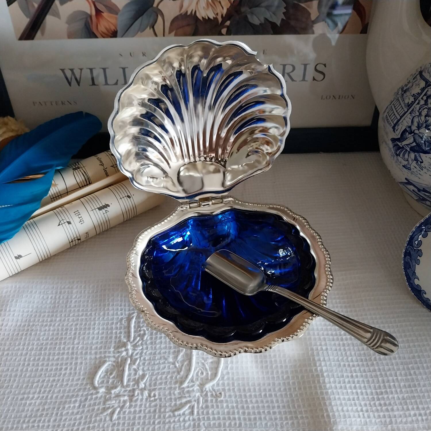 Shell-shaped silver-plated butter dish Jacques made in England.