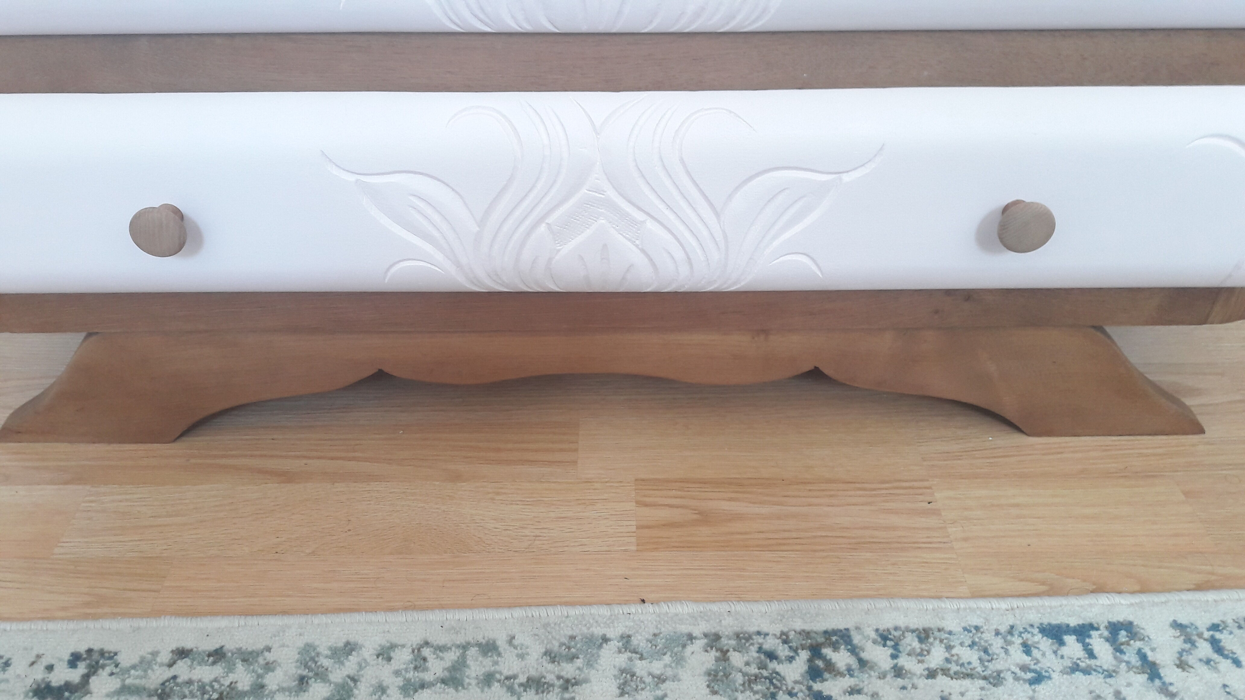 Commode relookée rose poudrée