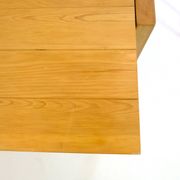 Table à manger en pin à rallonges des années 1980.