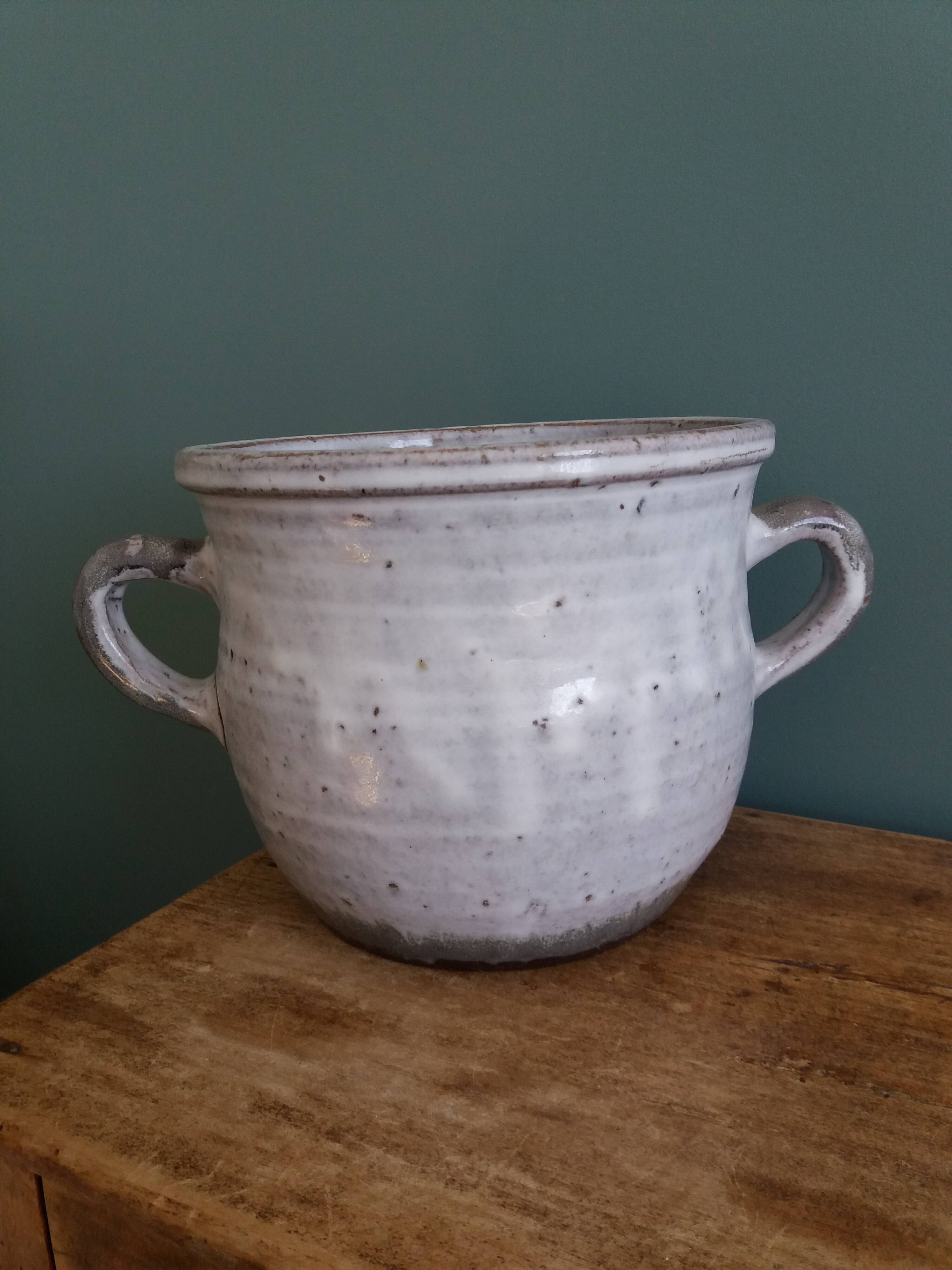 Cache pot The pottery of the Black Valley