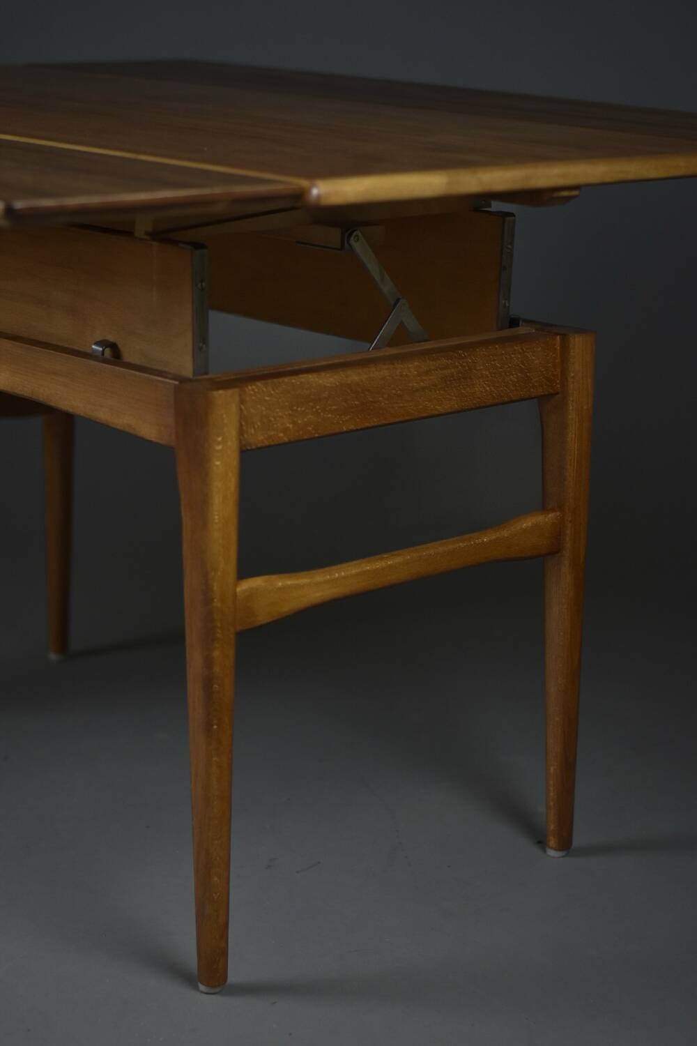 Swedish Mid-Century Expandable Coffee Table | 1950s | Emmaboda Möbelfabrik