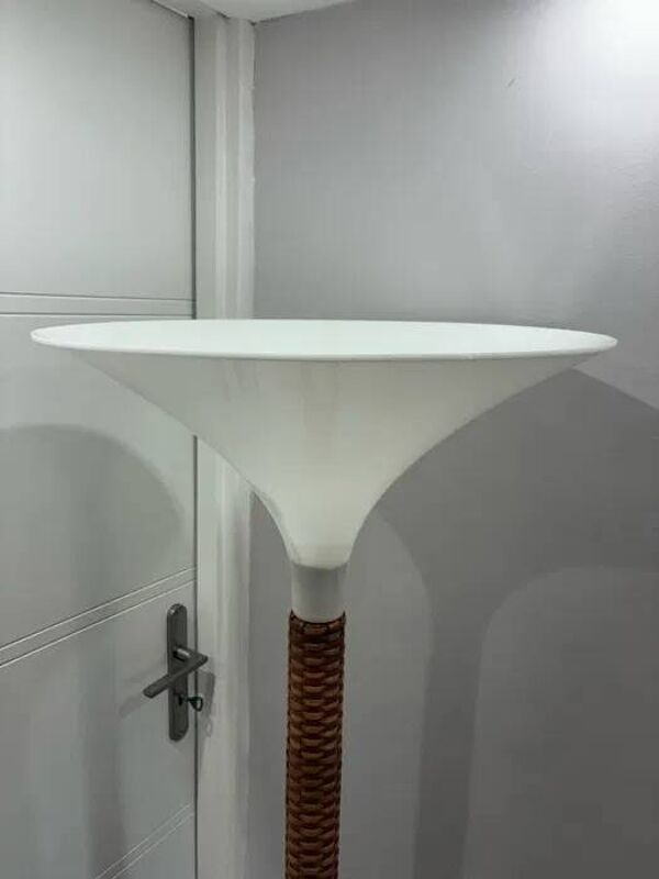 Lampadaire italien en rotin et abat-jour tulipe, années 1970