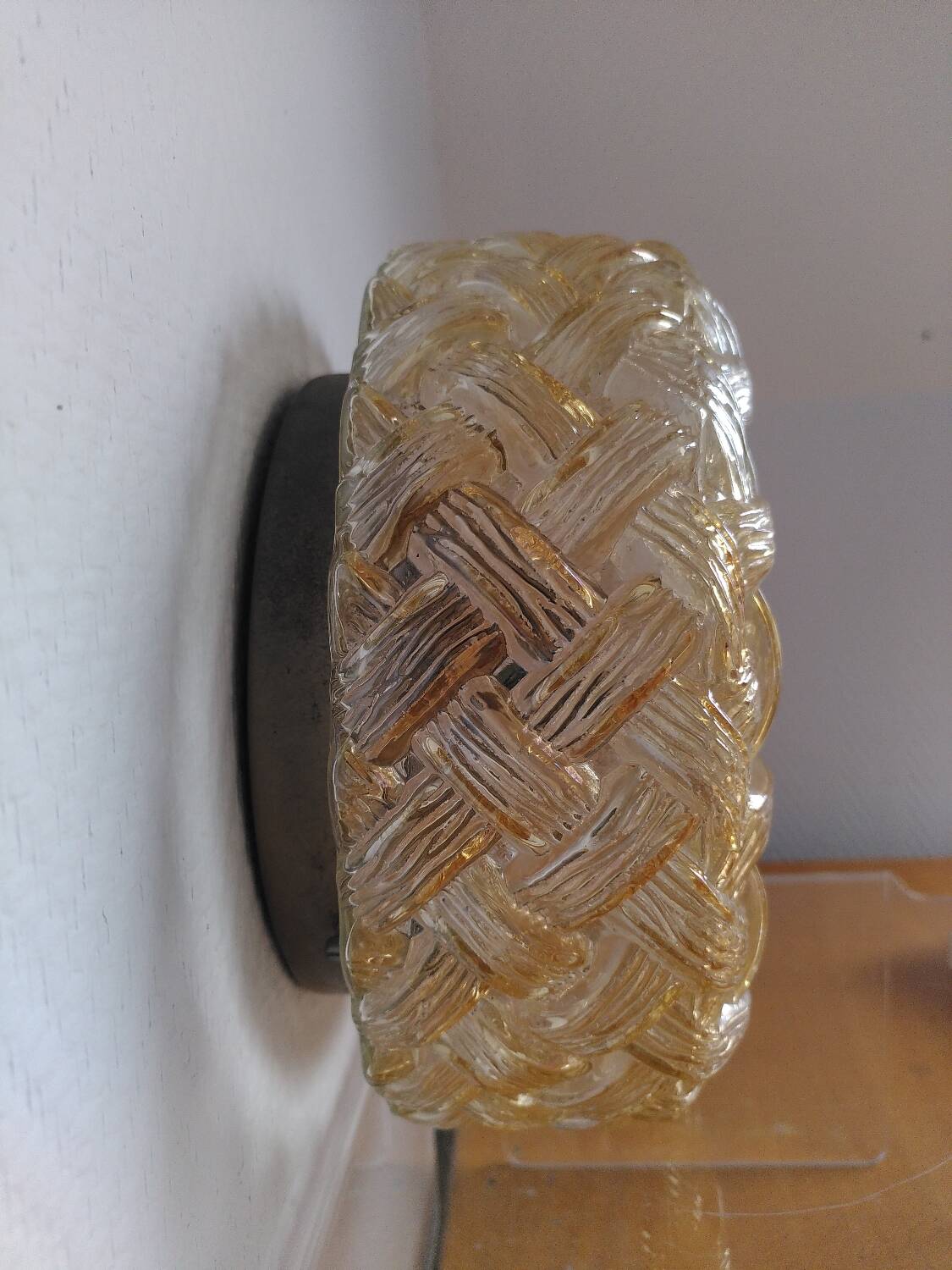 Wall-ceiling light in amber woven glass