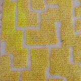 Tapis berbère marocain de couloir jaune citron à reliefs