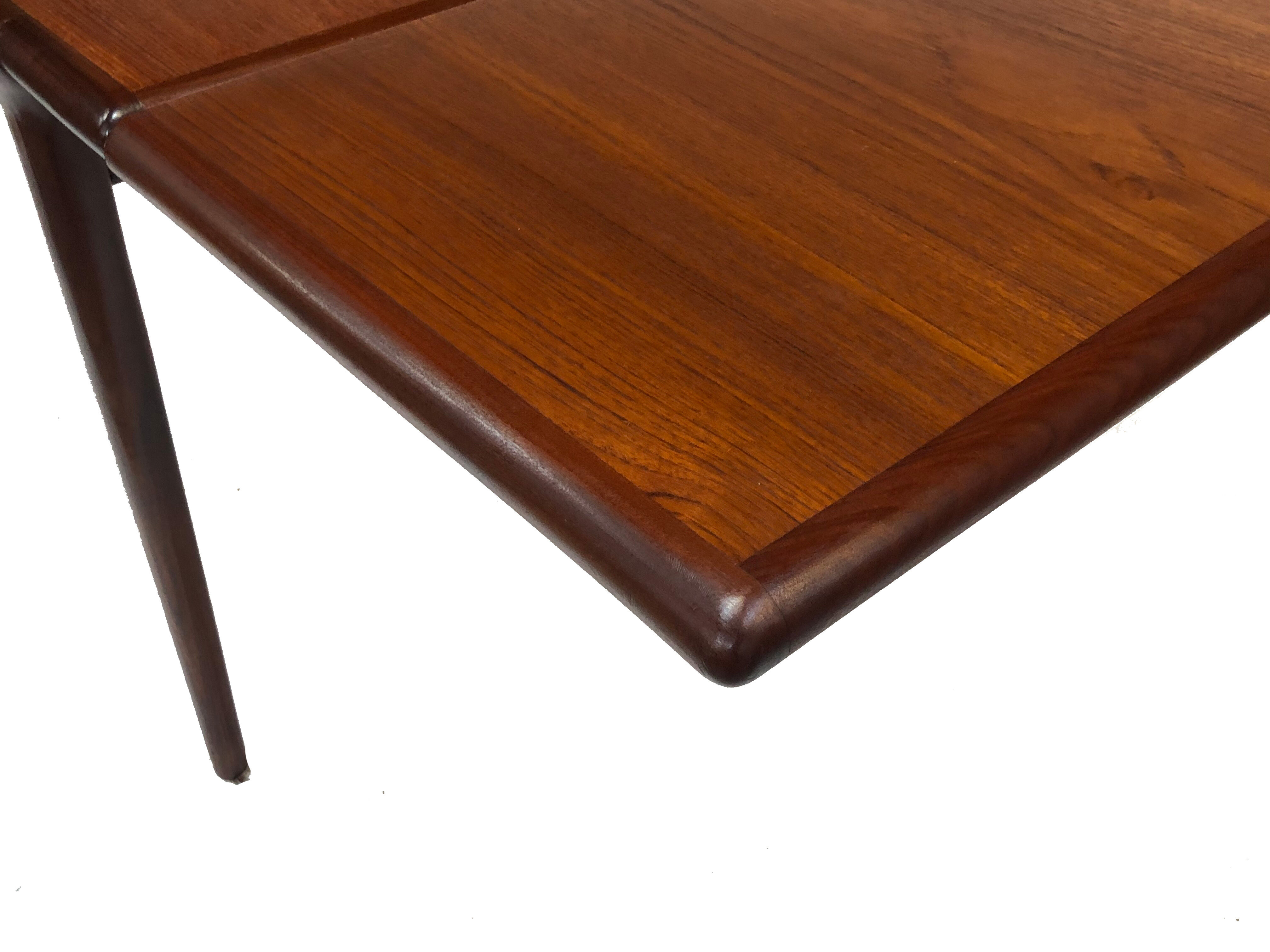 Table à manger vintage Topform en teck massif extensible 1960