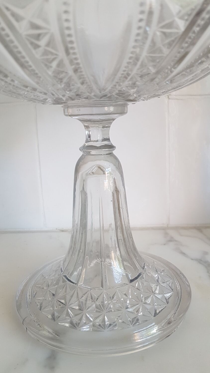 Cast glass stand cup