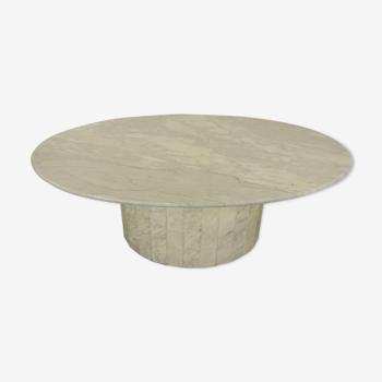 Oval coffee table in Italian-designed marble from the 1970s