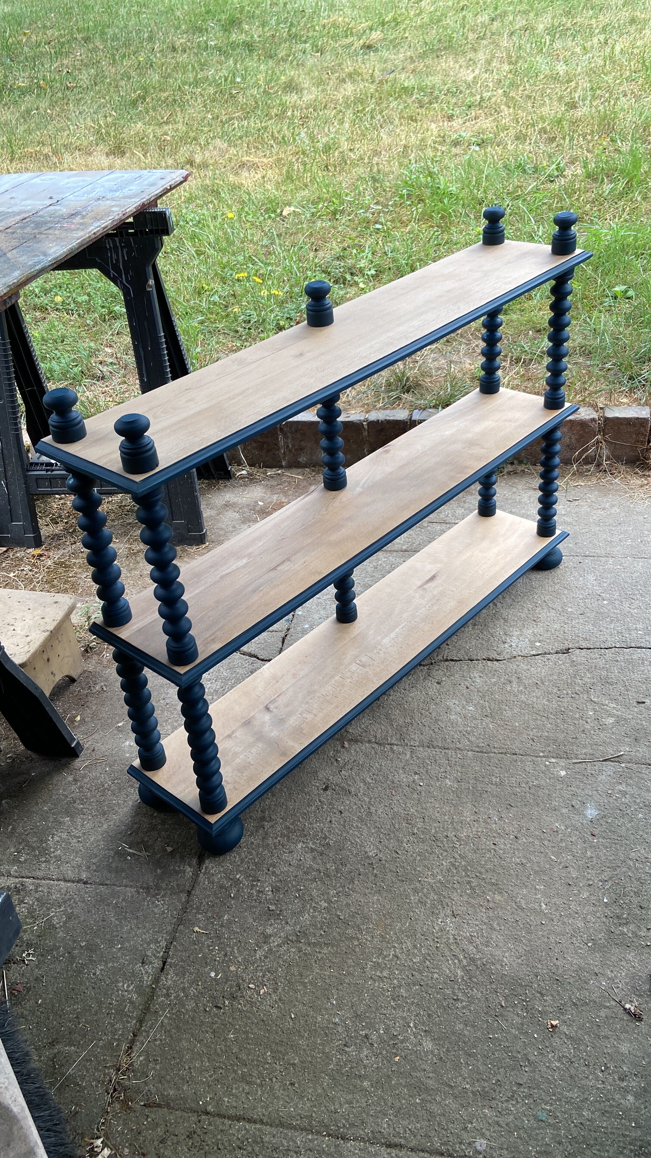 Floor on wooden legs