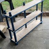 Floor on wooden legs